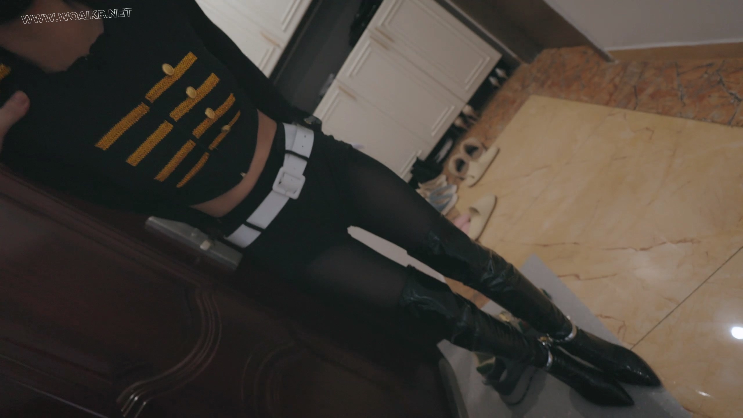 【悠米】《女侦探4》由于女侦探频繁坏组织的好事，被悬赏抓了起来，手脚铐住，要让…