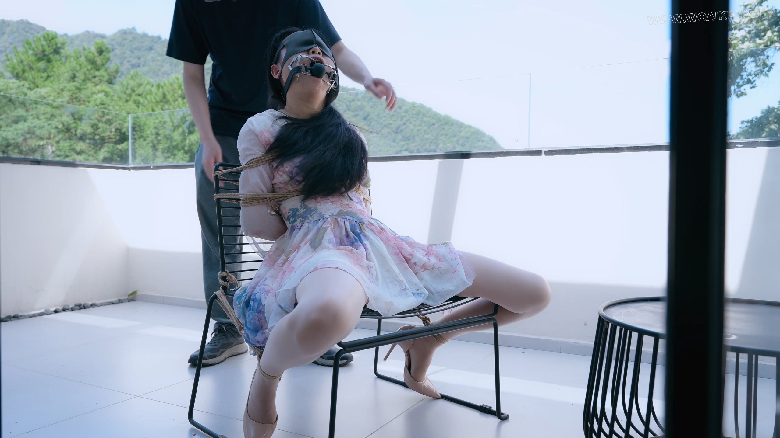 【悠米】《欲望游戏 终》由一封匿名的“邀请函”邀请模特去往叫绳秘山庄的地方。…