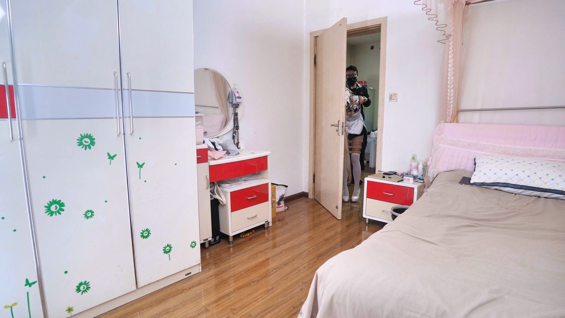 COS捆绑穹妹旗袍，押解+后高手吊+皮带皮鞭SP+乳夹+跳.弹+糕朝