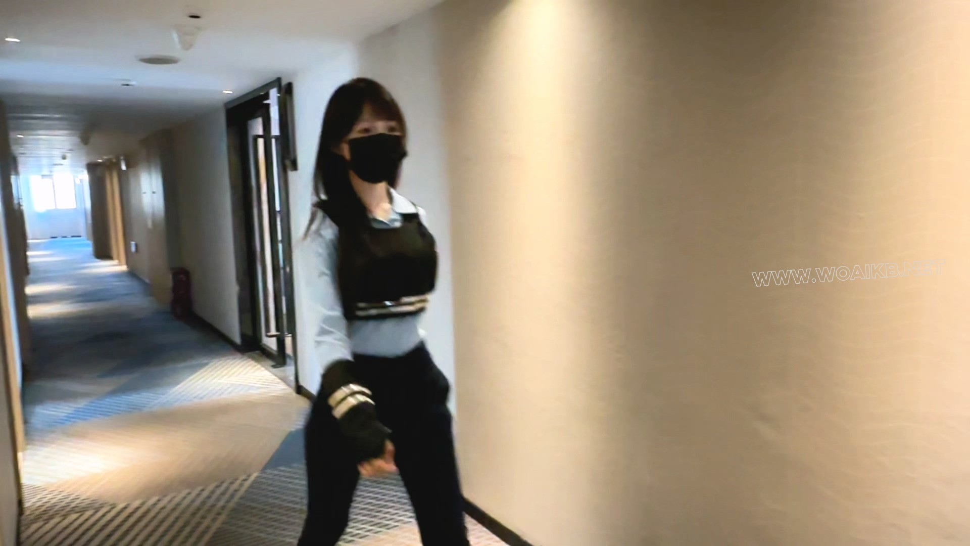 潜伏室内捂晕玩弄震动Coser  迷晕小美coser