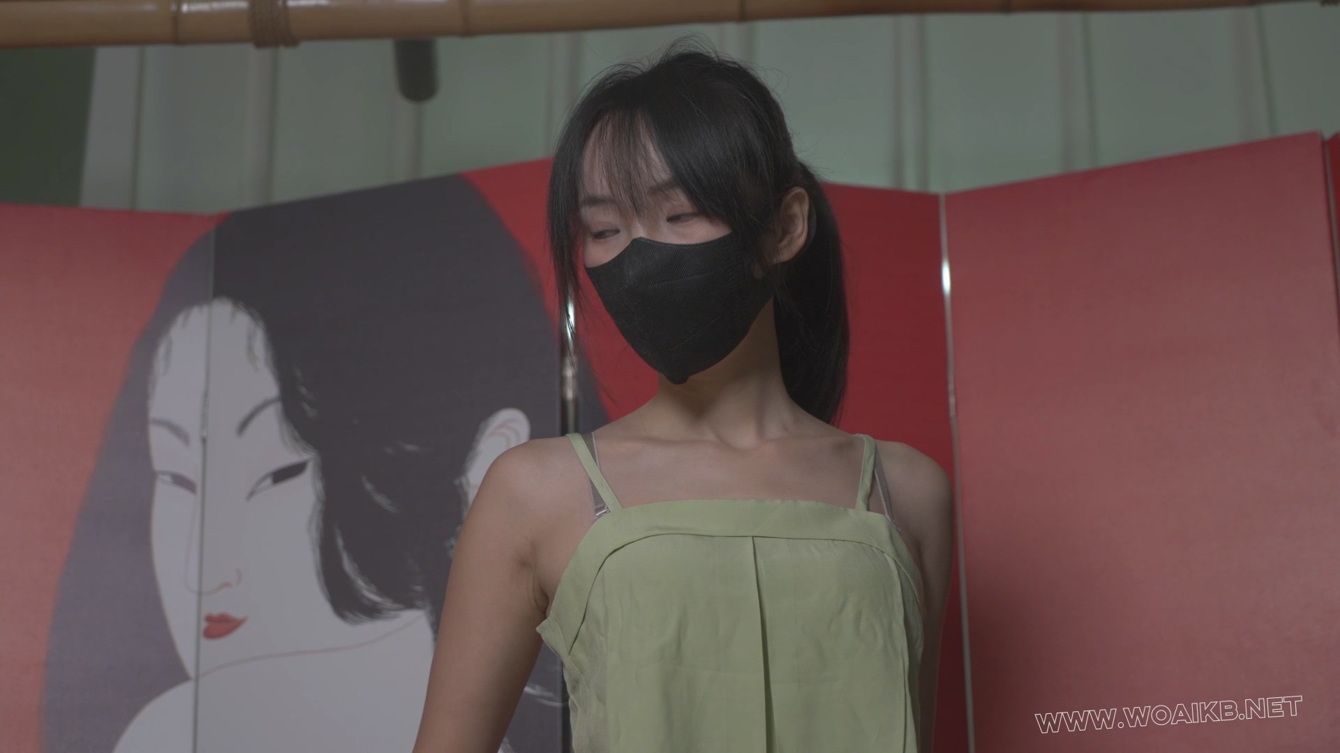 嗷嗷-紧缚吊在空中，tk全身！