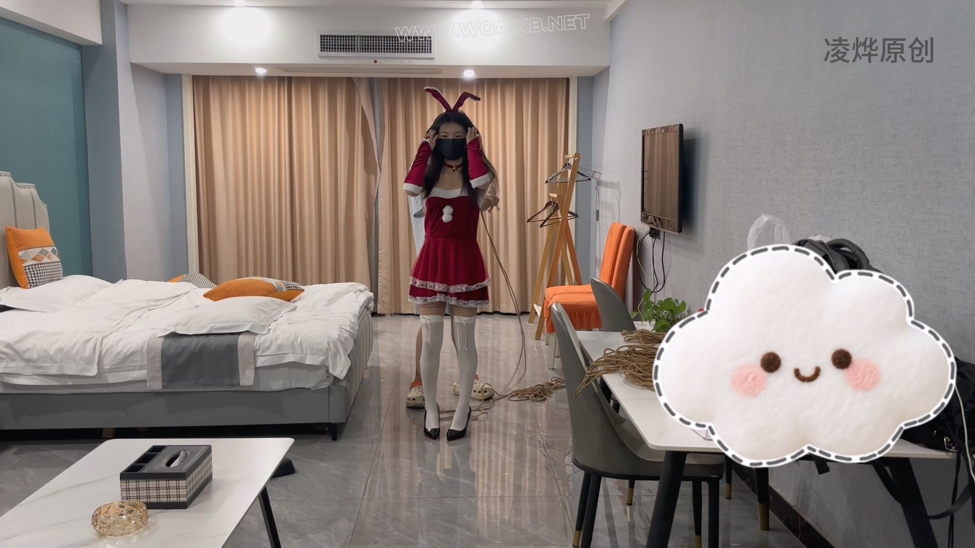 新模瑶瑶体验(圣诞礼服+白色长筒袜+高跟+捆绑+挣扎）