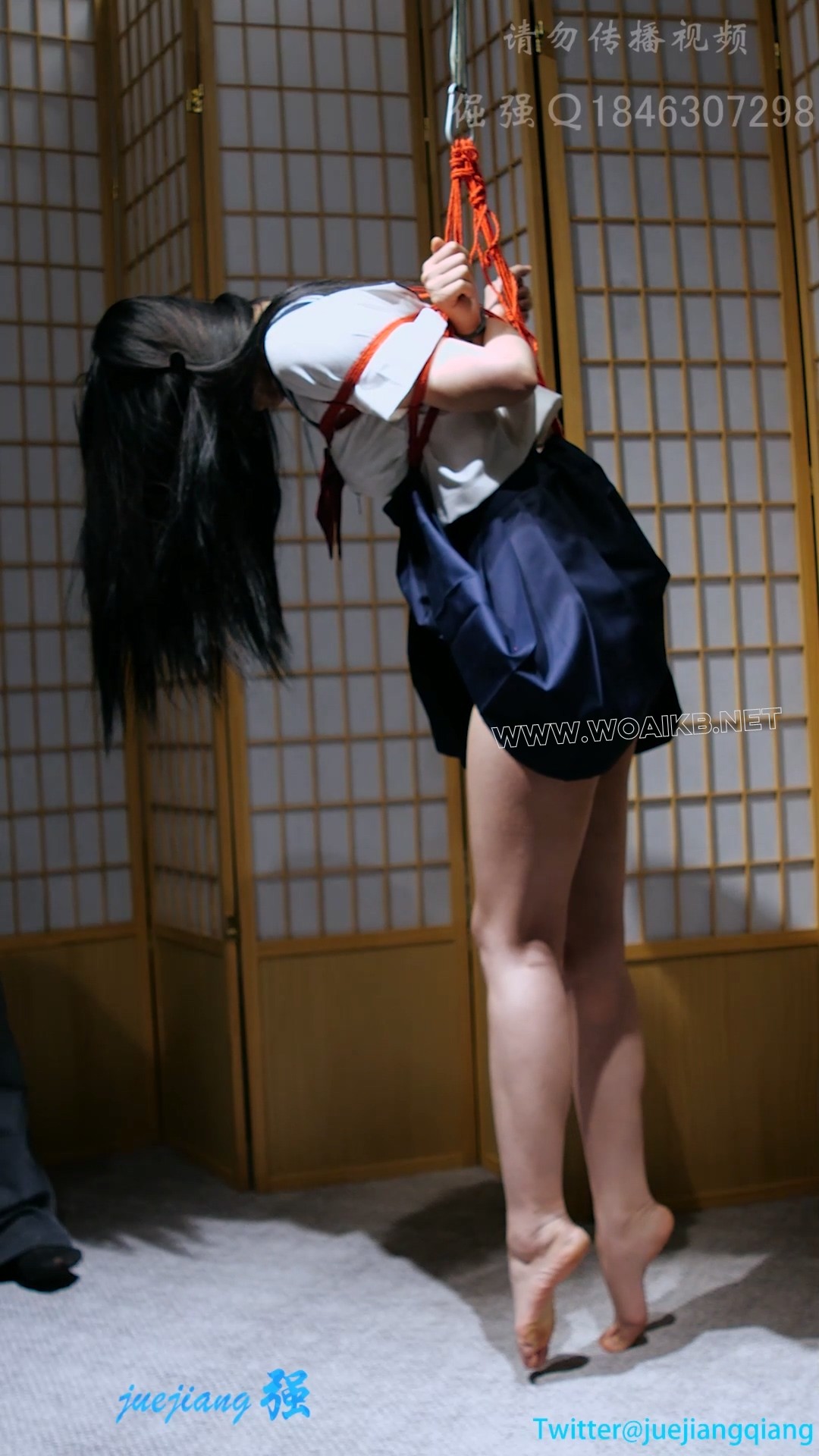 小冬单腿吊缚震震