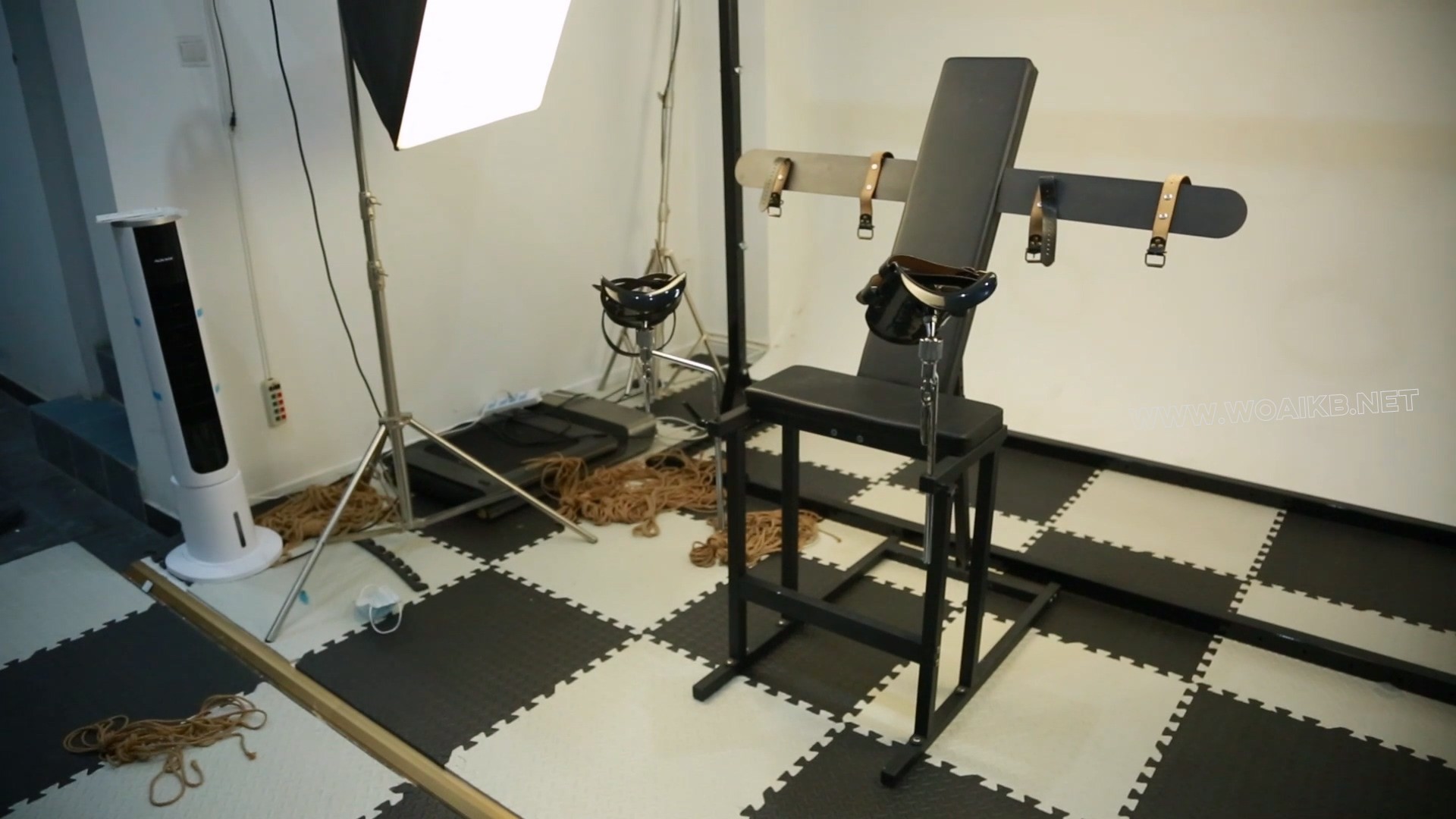 拘束架 郊狼 震动棒 TK 调教骚m 欢乐笑场 最后有挑逗倒计时