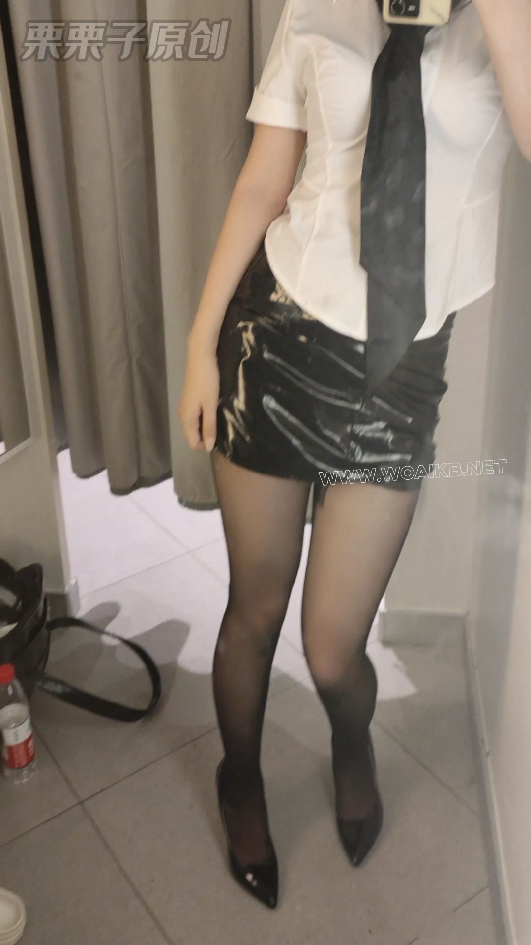 《完成任务的M模特 06》 户外强高、M任务、户外换装、户外失禁、黑丝、JK、OL