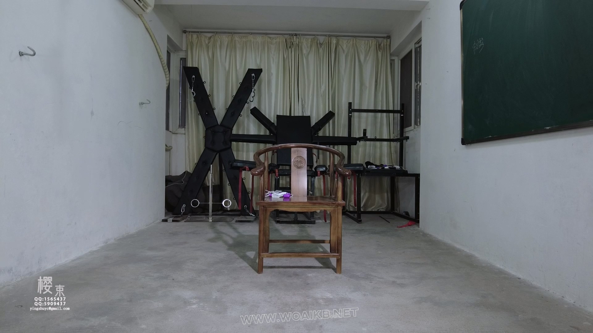 黑心护工被雇主捆绑椅子羞辱教训棒棒强G！电流电击直达身体！戴乳胶头套狂挠腋下脚...