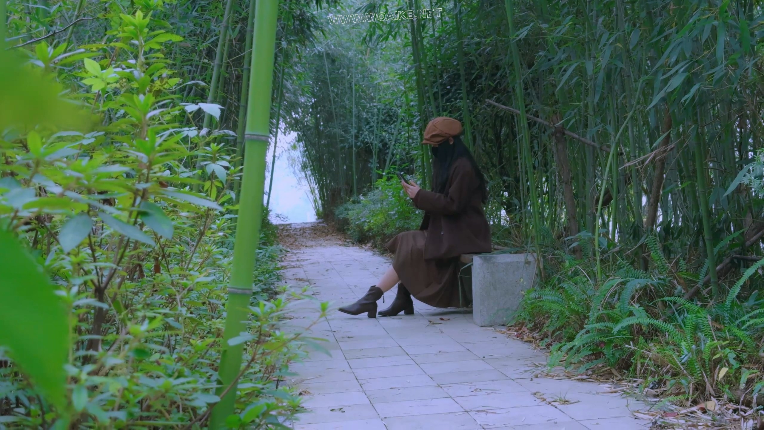 《不要和陌生人说话》搭讪小A约拍，诱其回家后被发现暗藏变态囚禁照。欲逃跑，楼梯...