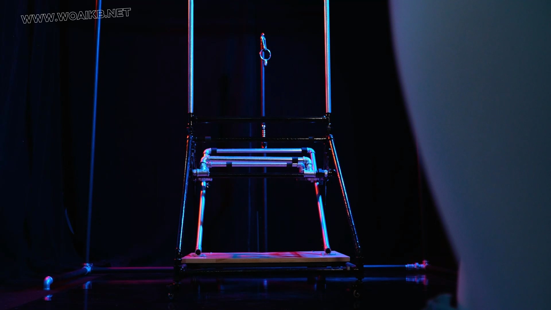 【拘束屋】第一期，在拘束架中被完全拘束的流萤