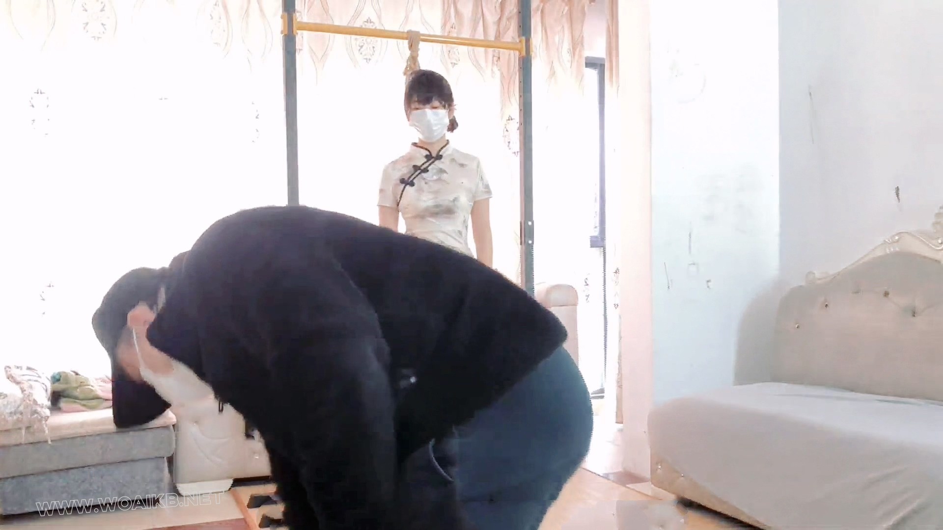 【佳怡】定拍 旗袍肉丝 吊起来各种欺负她 这家伙也很好欺负