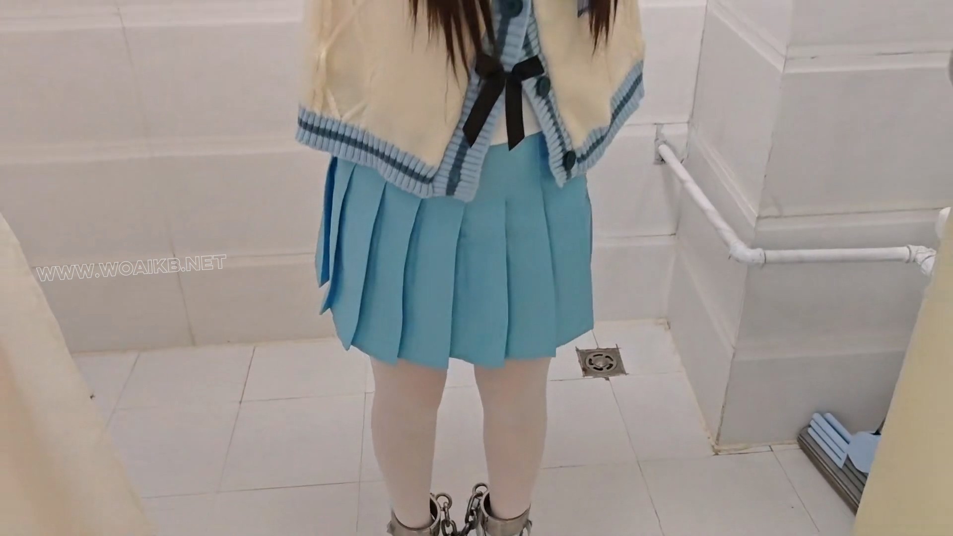 苏苏_被入室尾随的jk少女，捆绑镣铐tk啵啵贝失控模式秒糕