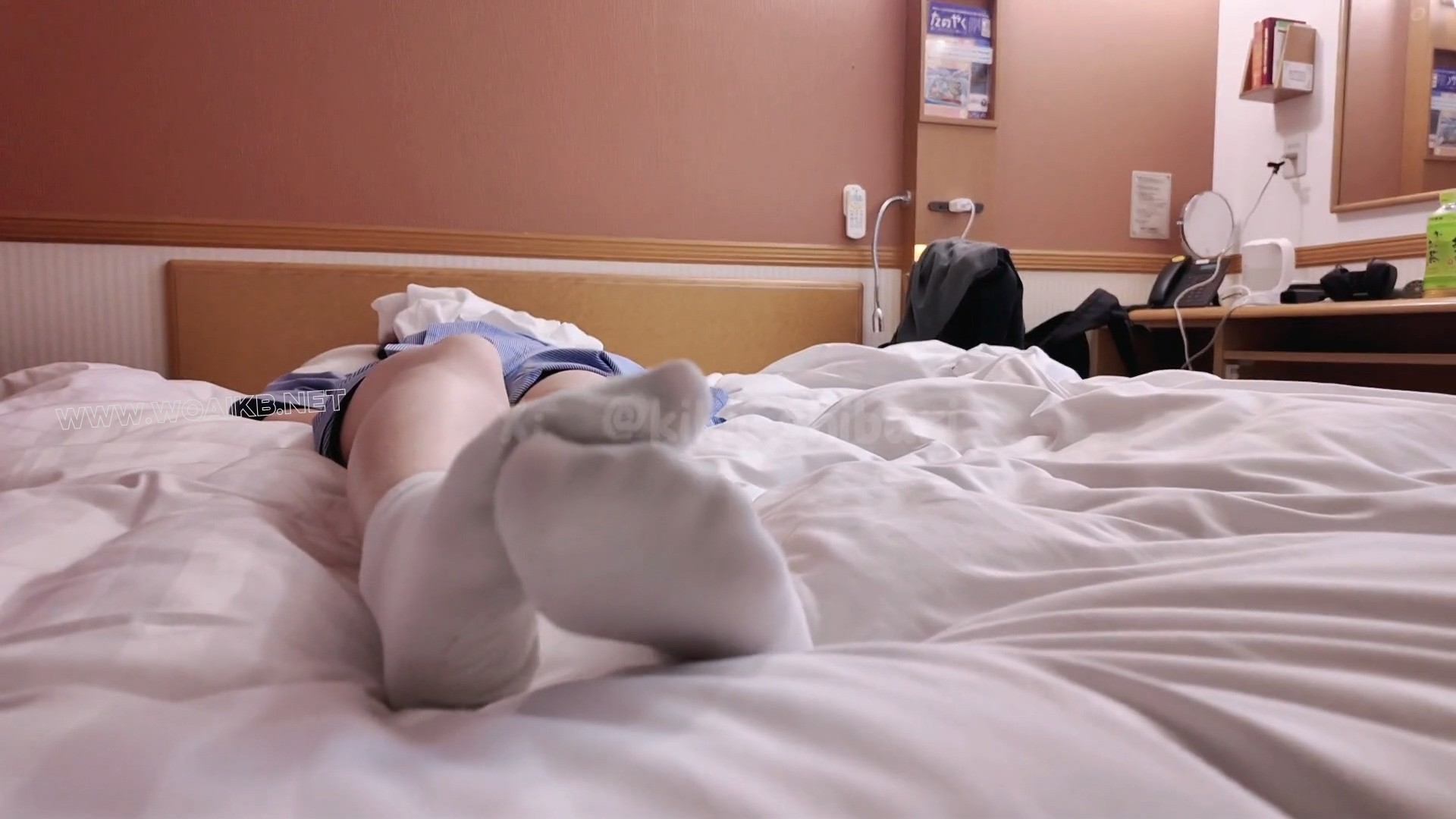 【キキkiki 015】白袜kiki被戴上筒铐挠痒tk