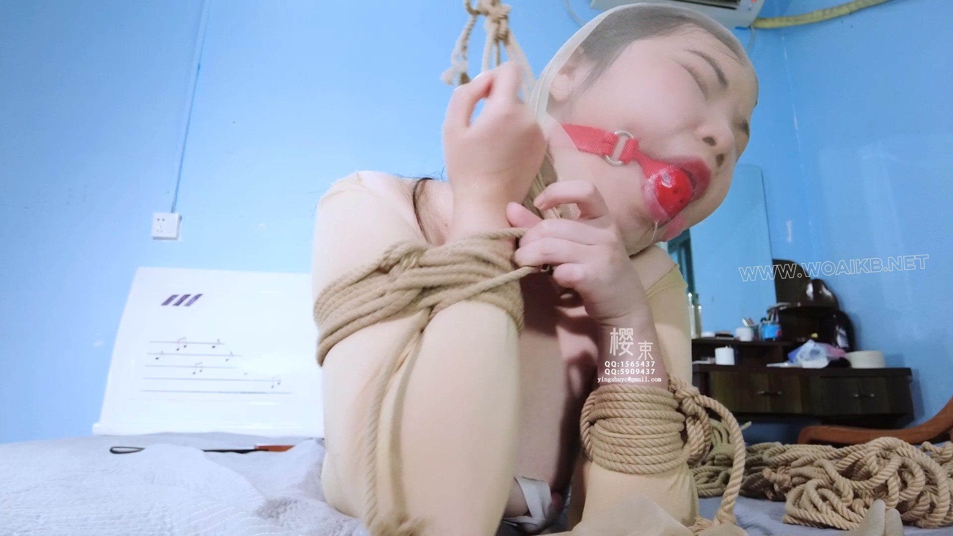 恶毒后妈虐待鞭打继女犬缚捆绑当狗来训！鞭打爬行挠痒折磨！棒棒强G羞辱！ 《恶毒... 预览图 17