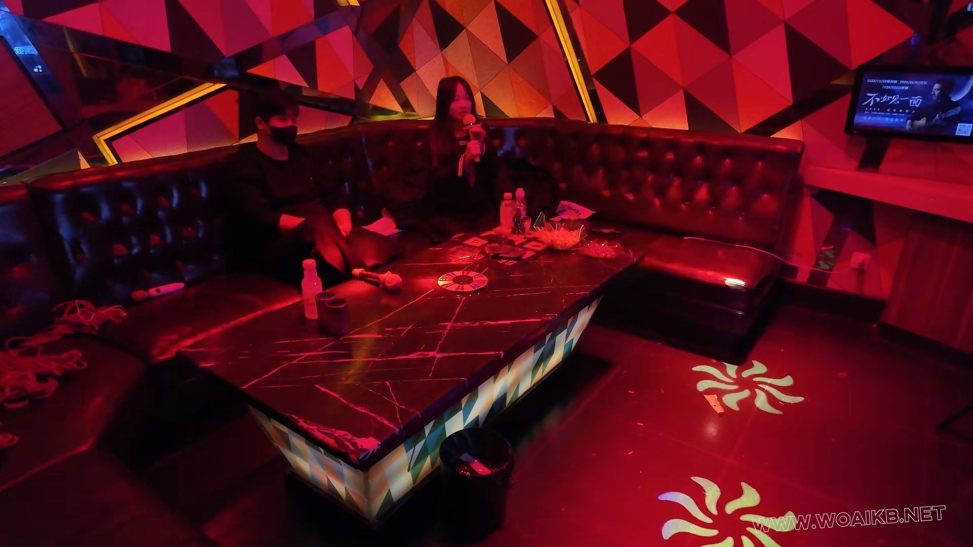 动动之今天是陪酒小姐。清纯的动动拍出来了反差感。