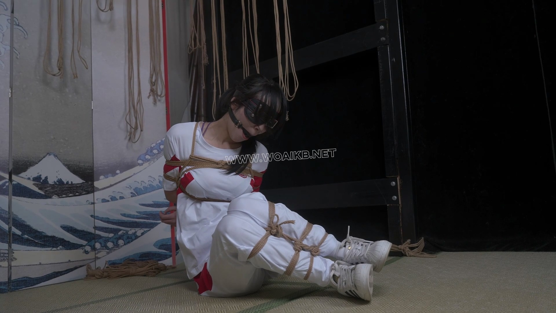 嗷嗷-校服贝壳头紧缚挣扎TK！