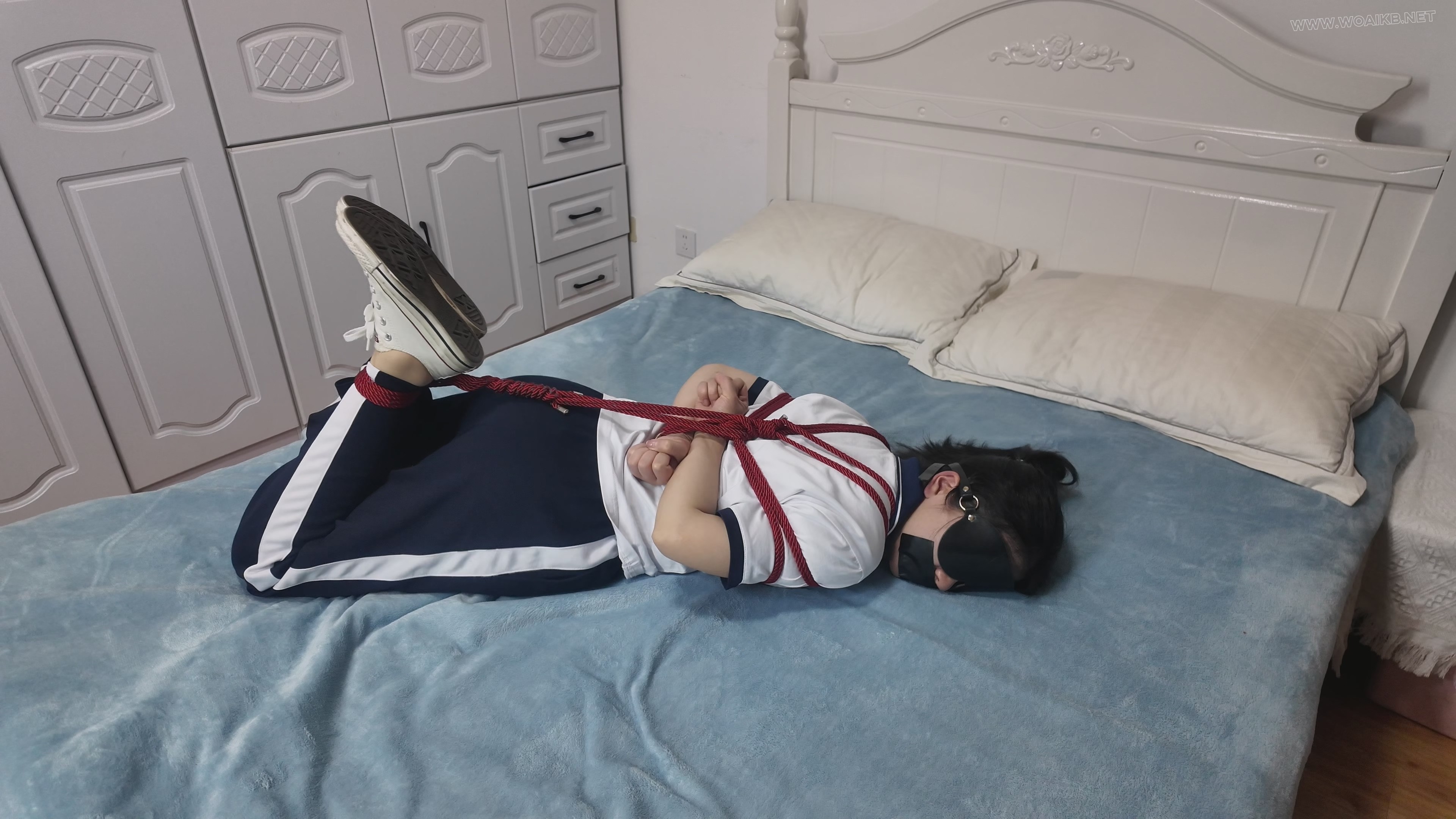 【失控的啵啵贝2】无内肉丝校服+啵啵贝秒C神器+鞭打+多次GC体验到身体颤抖！ 预览图 1