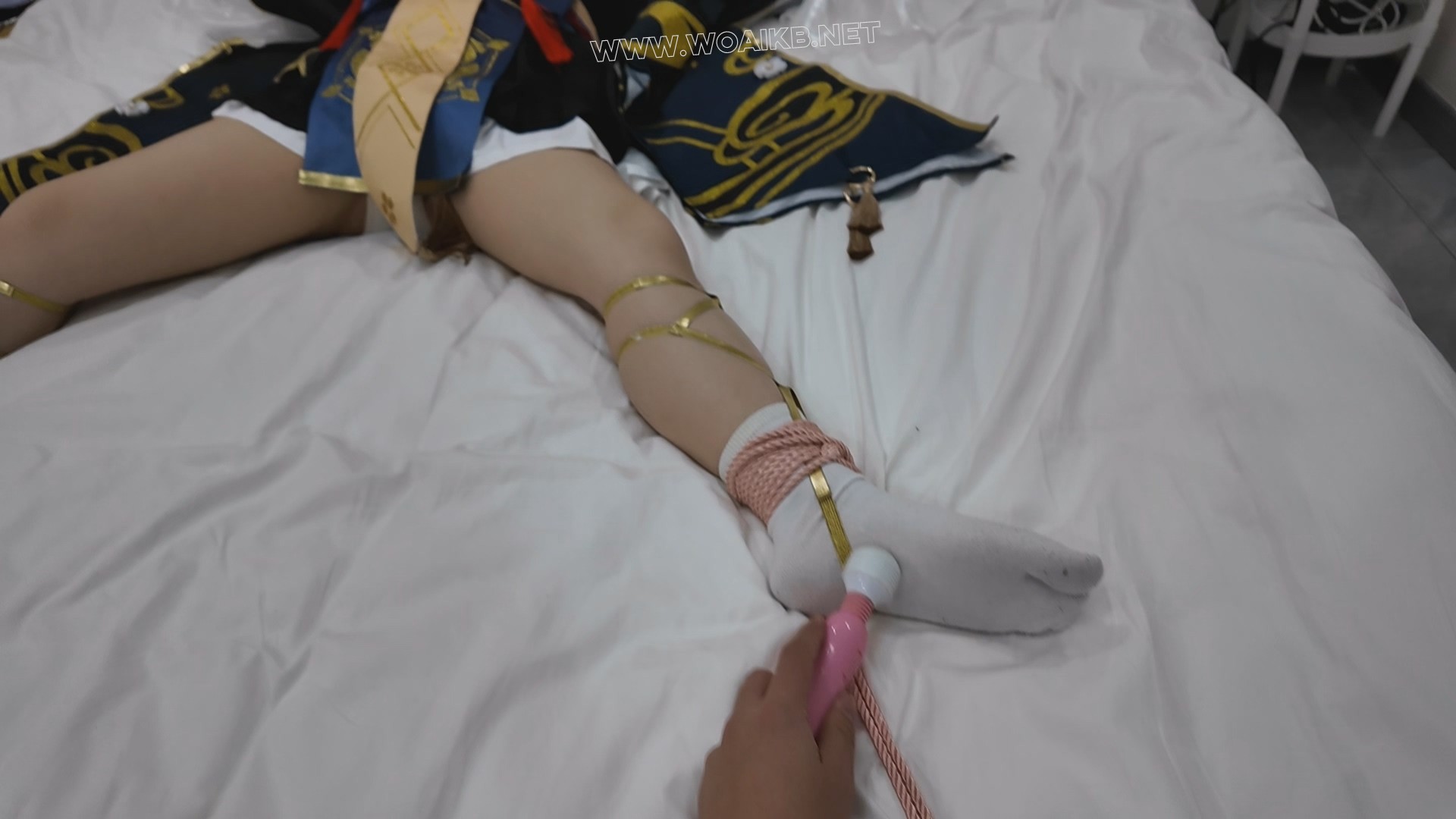 苏苏_神里绫华大字束缚，震动棒跳蛋电击调教，tk，揉胸，掐脖 预览图 1