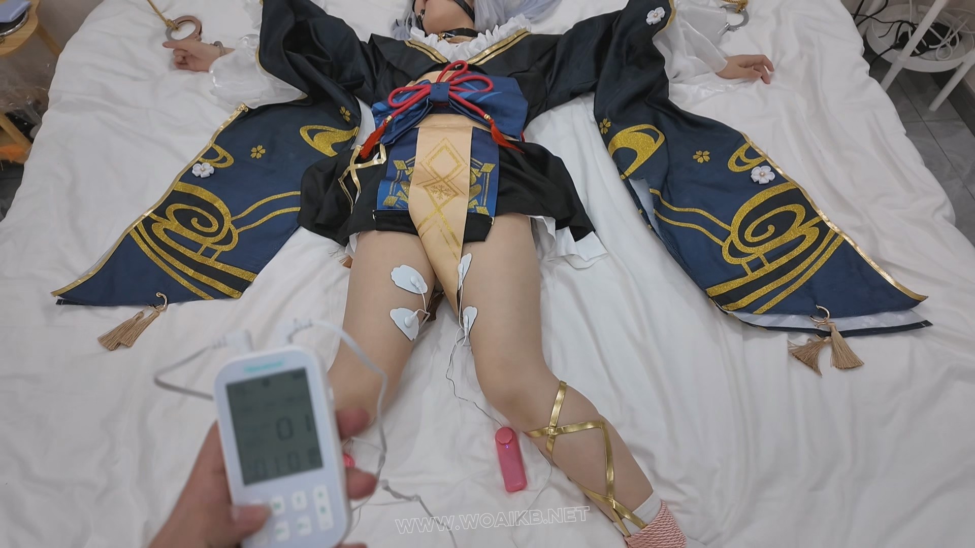 苏苏_神里绫华大字束缚，震动棒跳蛋电击调教，tk，揉胸，掐脖 预览图 6