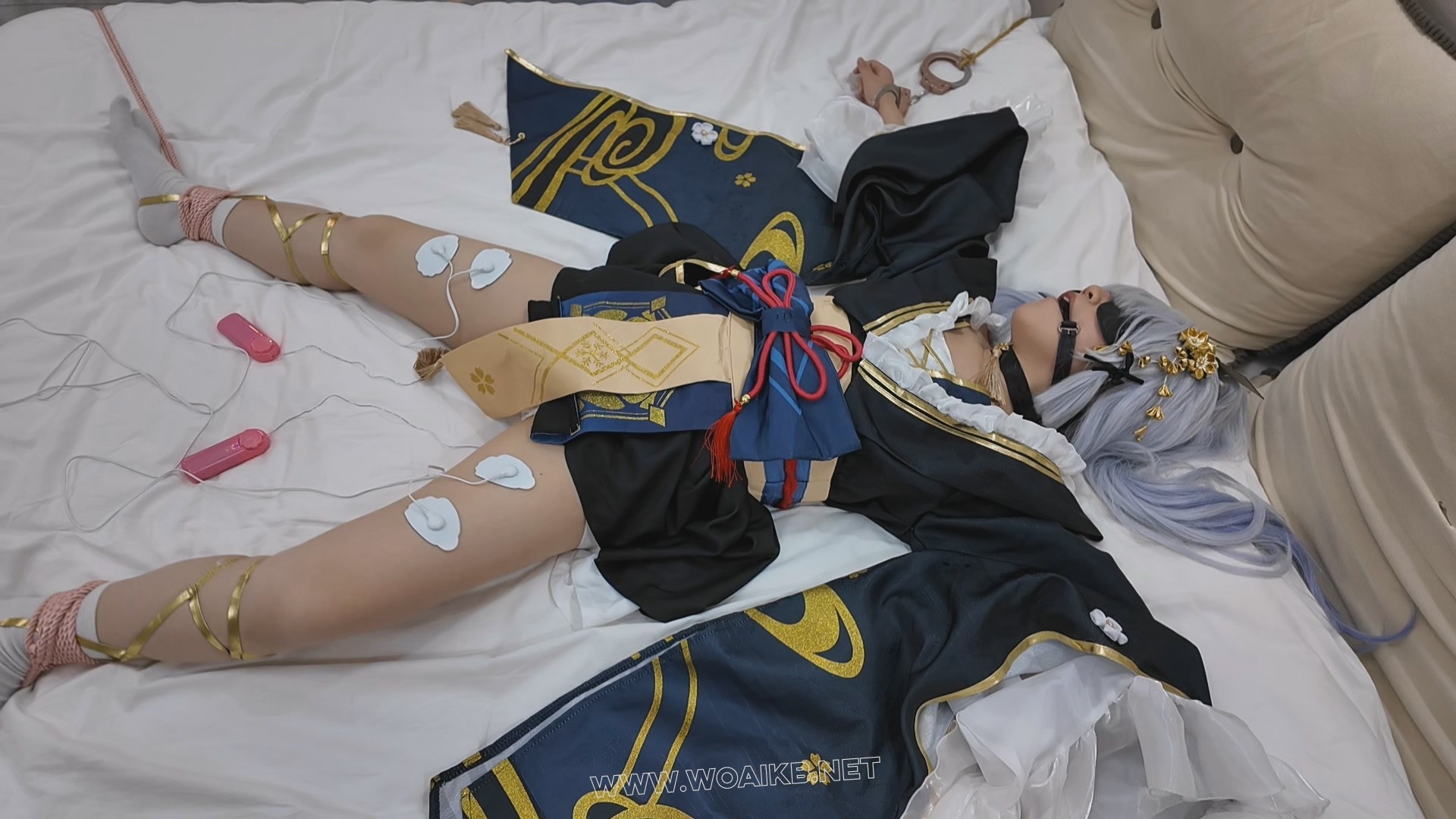 苏苏_神里绫华大字束缚，震动棒跳蛋电击调教，tk，揉胸，掐脖 预览图 12