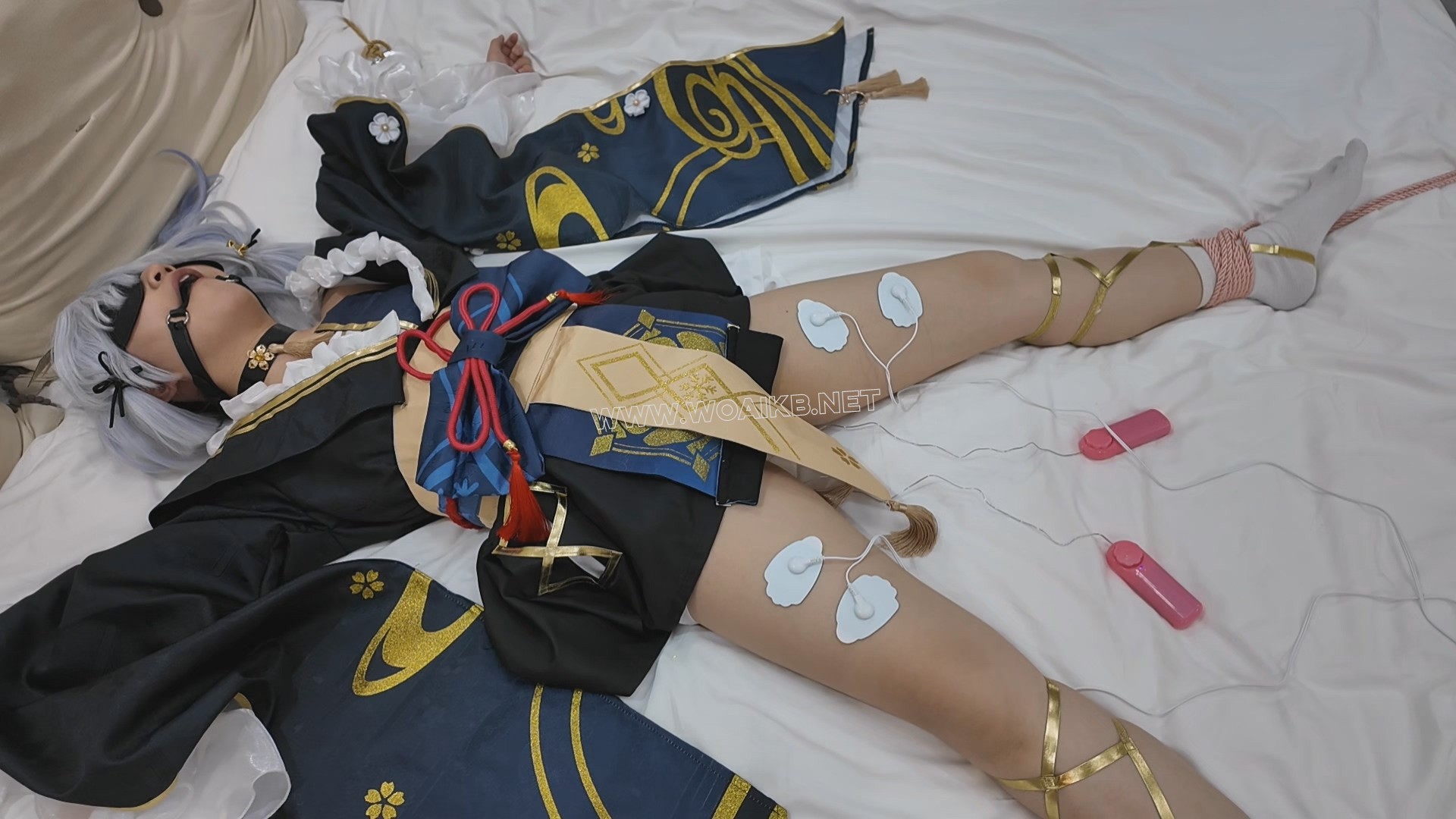 苏苏_神里绫华大字束缚，震动棒跳蛋电击调教，tk，揉胸，掐脖 预览图 15