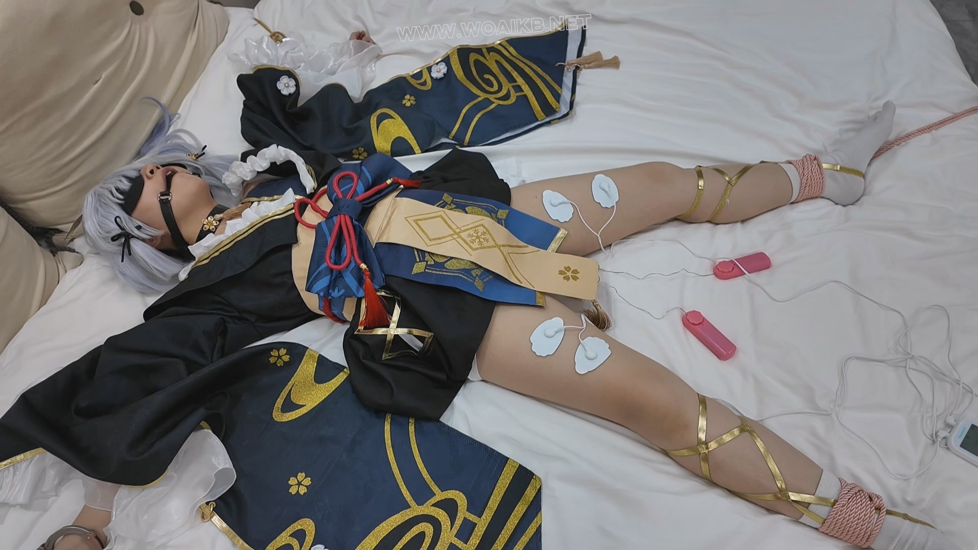 苏苏_神里绫华大字束缚，震动棒跳蛋电击调教，tk，揉胸，掐脖 预览图 16