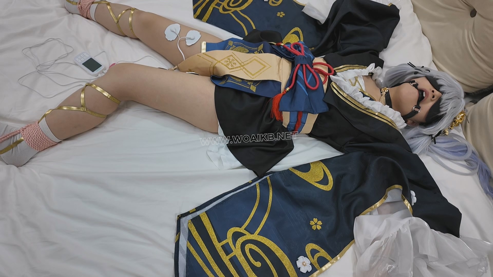 苏苏_神里绫华大字束缚，震动棒跳蛋电击调教，tk，揉胸，掐脖 预览图 19