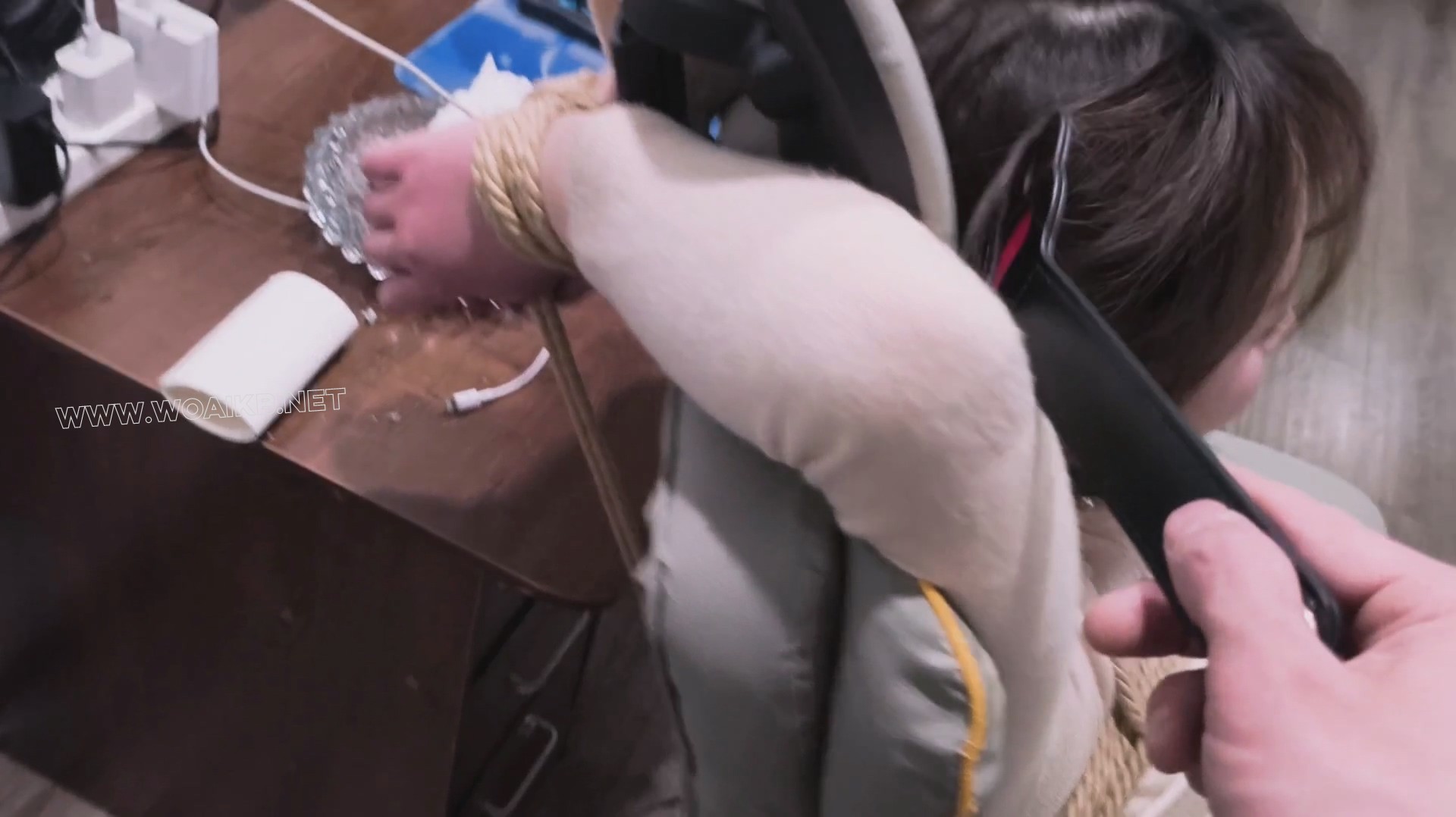 《绳艺tk访谈》高强度tk完全停不下来 中间故意有事出去 模特急哭了 动又动不了 说... 预览图 11