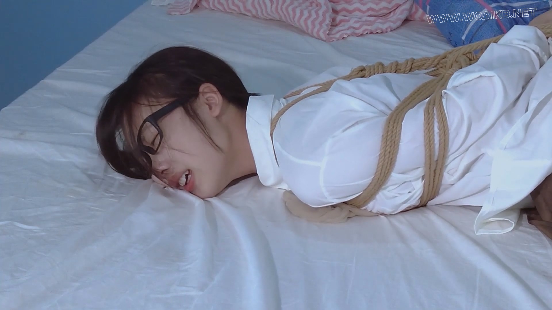 变态小偷入室迷晕学生每驷马捆绑抽打挠痒棒棒强G玩弄！强J！ 《变态歹徒起色心》定... 预览图 7