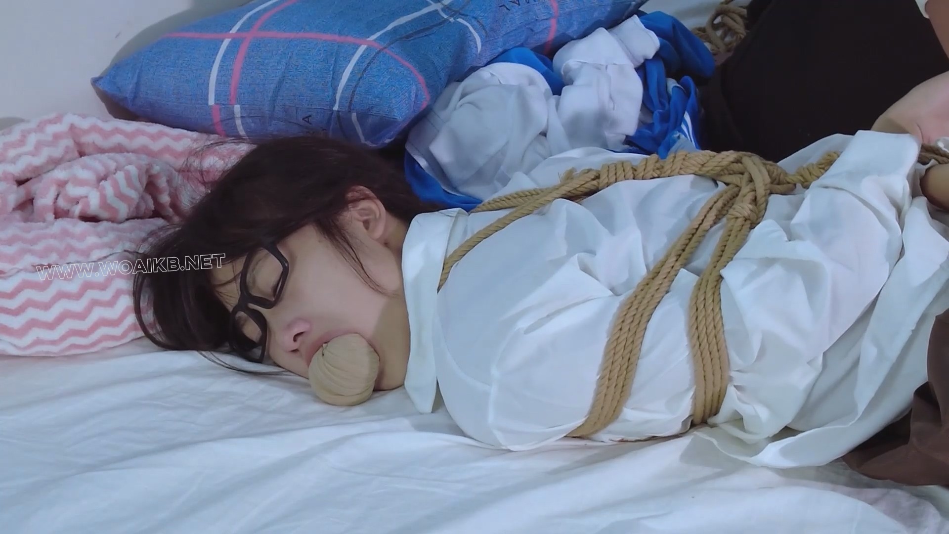 变态小偷入室迷晕学生每驷马捆绑抽打挠痒棒棒强G玩弄！强J！ 《变态歹徒起色心》定... 预览图 14