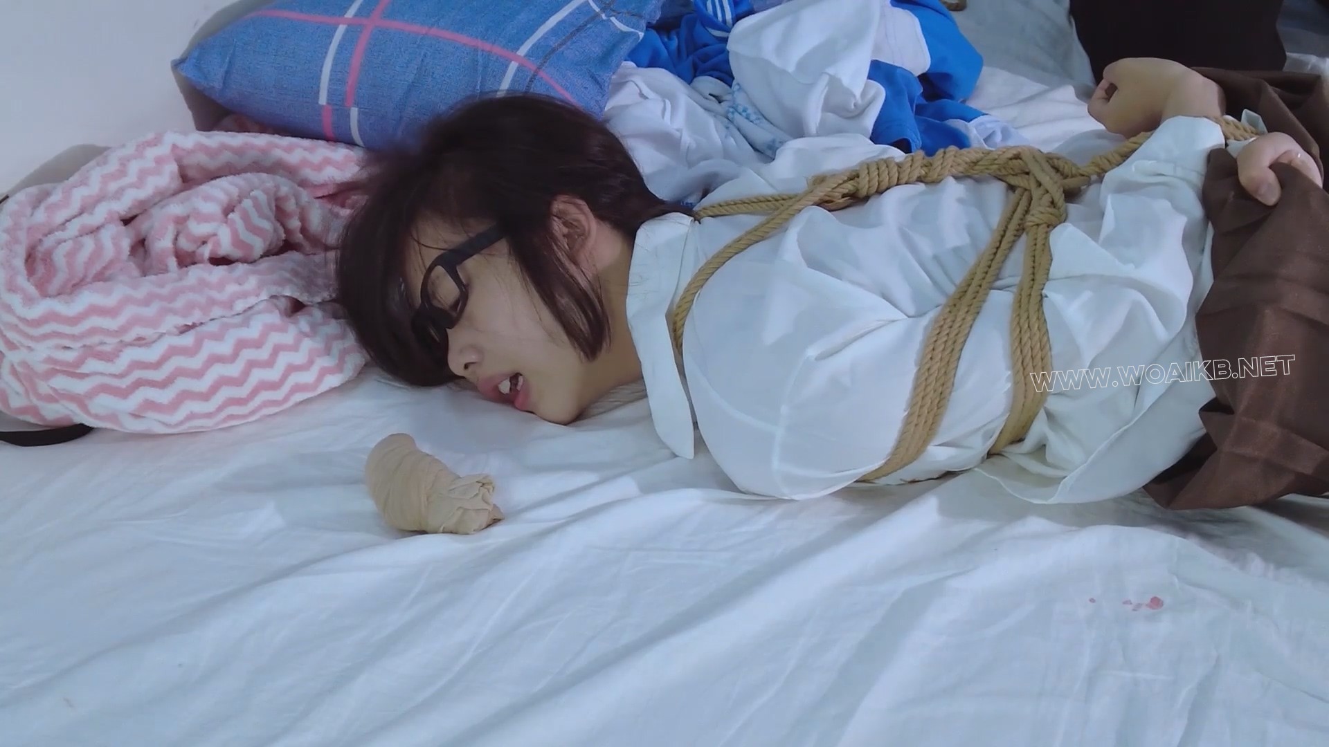 变态小偷入室迷晕学生每驷马捆绑抽打挠痒棒棒强G玩弄！强J！ 《变态歹徒起色心》定... 预览图 17