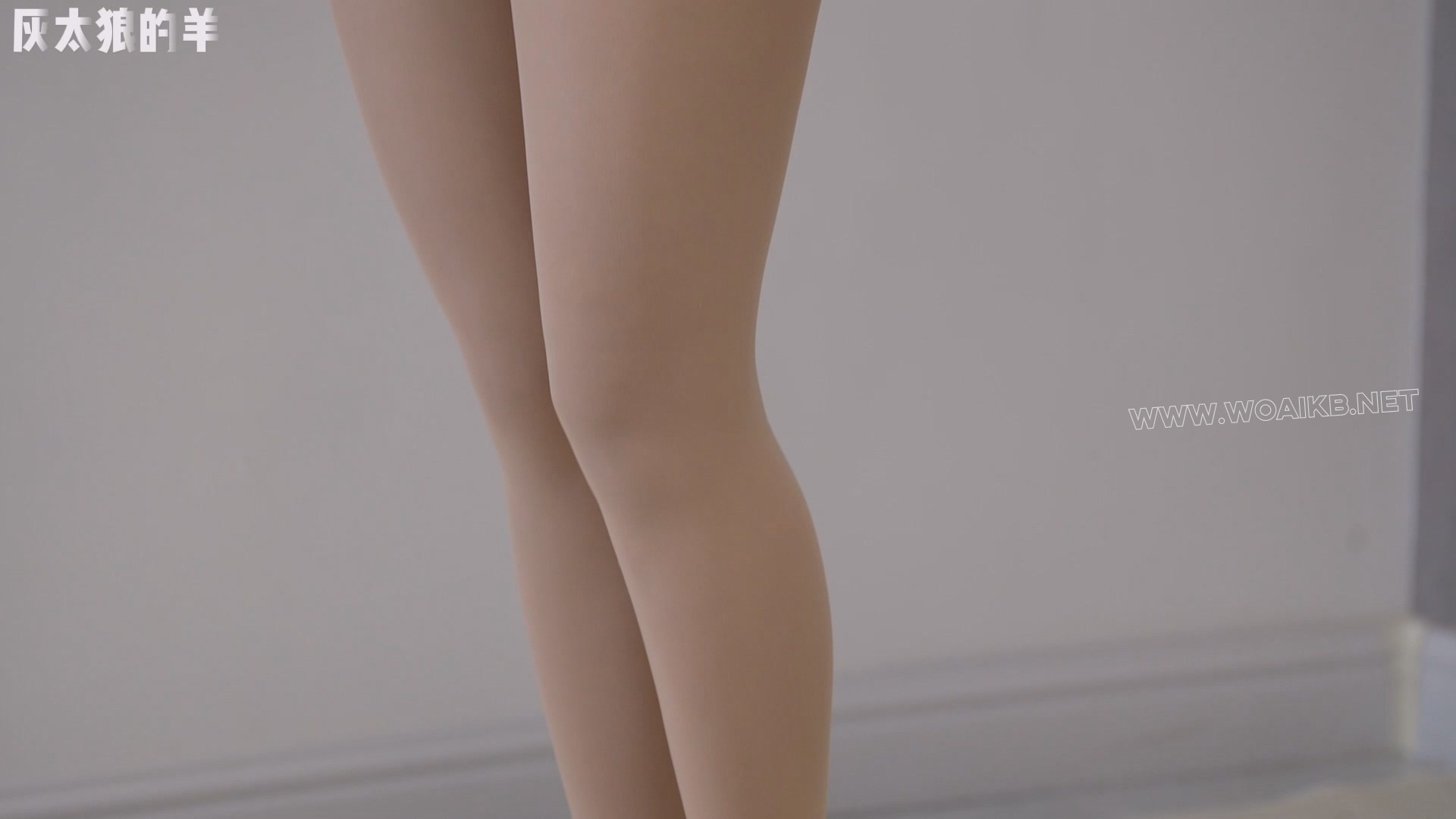 美女体验肢体传字游戏，反被吊脖罚站，手铐、脚铐、扎带依次叠加【吊脖罚站＋手铐... 预览图 16