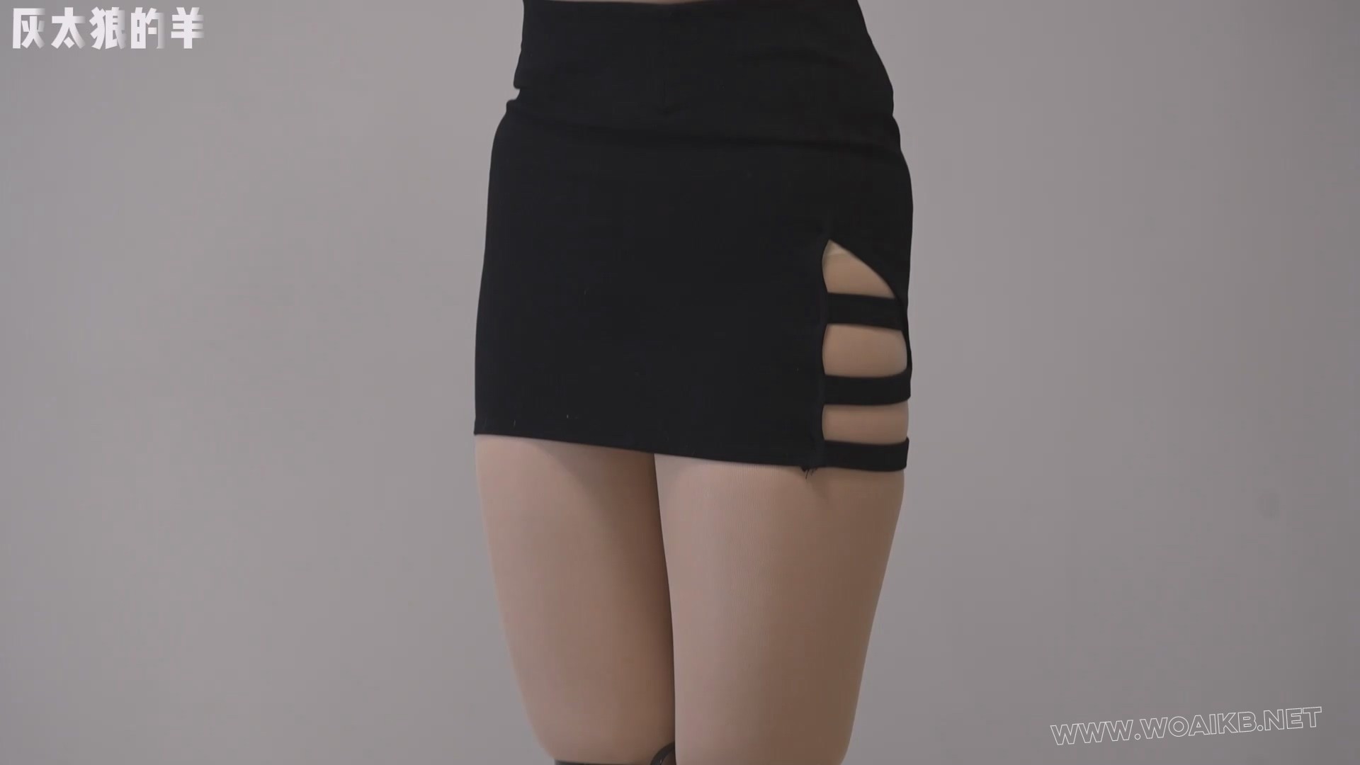 美女体验肢体传字游戏，反被吊脖罚站，手铐、脚铐、扎带依次叠加【吊脖罚站＋手铐... 预览图 24