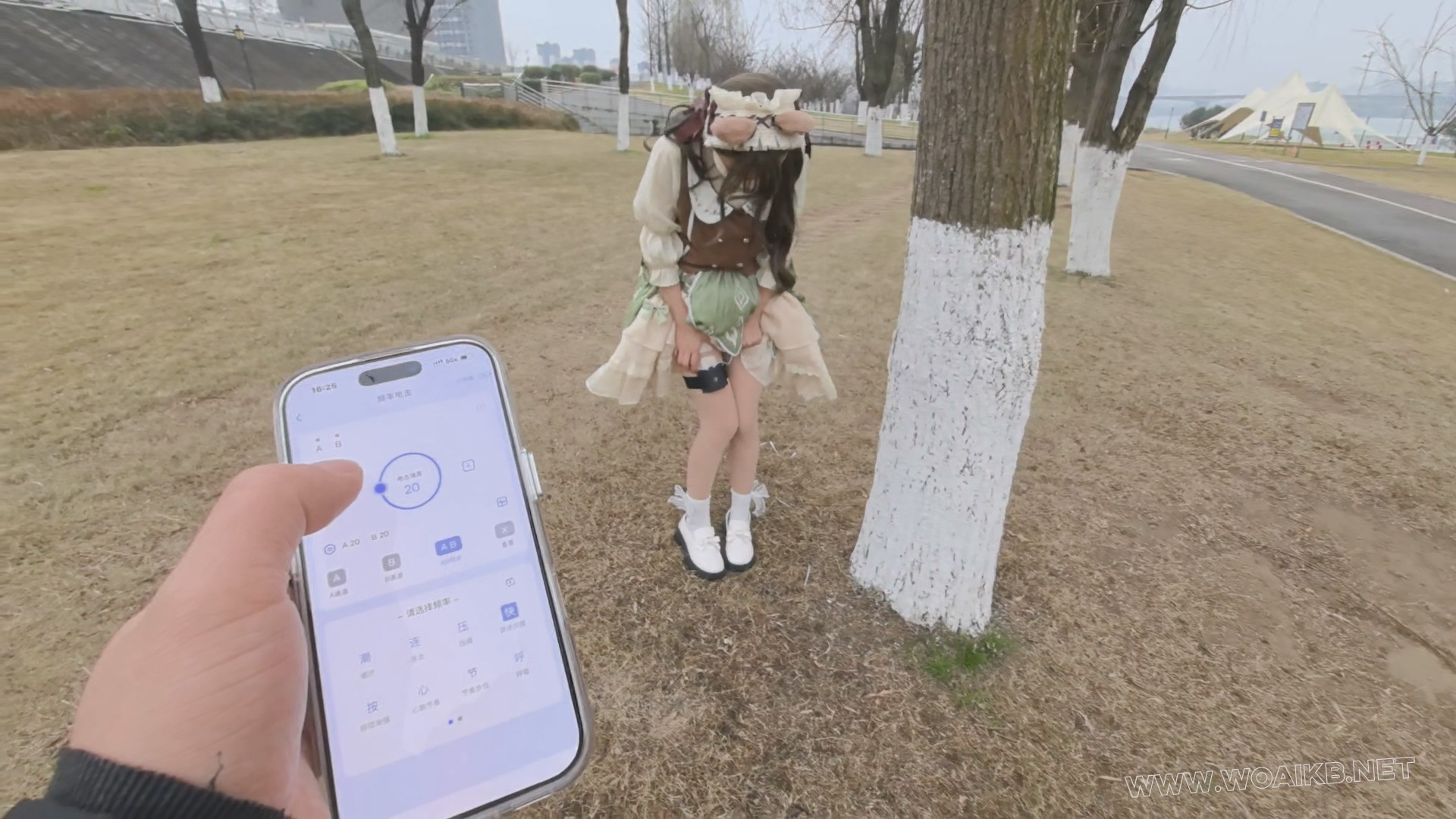 ◤暴走的小萝莉◢ 瞧把我M调成什么骚样了 内裤堵嘴封嘴 波波贝 电击器户外羞耻强高 预览图 17