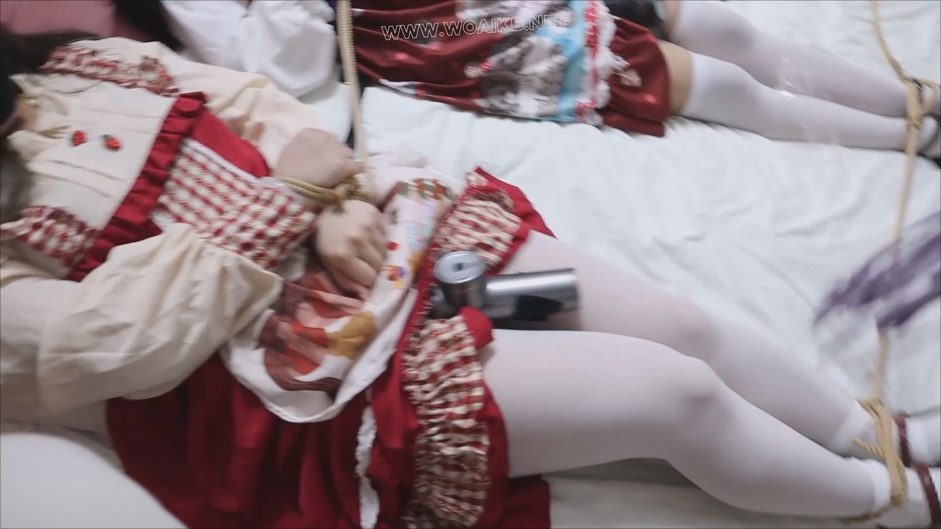 红洛丽塔双纯M 洛丽塔双马尾少女双奴线下调教多种动作 羞耻而渴求舒服虐待的漂亮母... 预览图 3