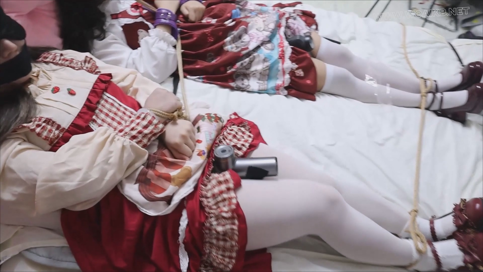 红洛丽塔双纯M 洛丽塔双马尾少女双奴线下调教多种动作 羞耻而渴求舒服虐待的漂亮母... 预览图 4