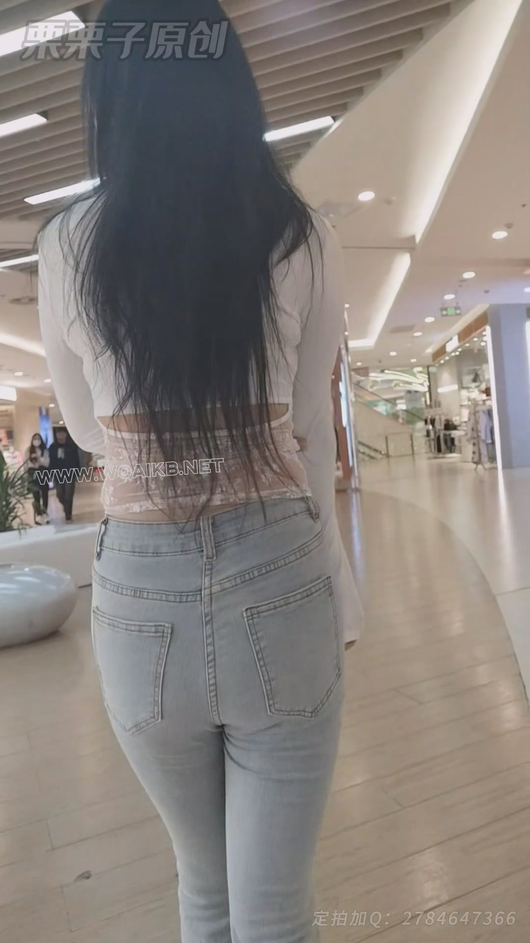 《堕落的邻家妻子 8》 户外调教、商场强高、公共卫生间失禁、假丁丁、裤里丝、高跟... 预览图 8