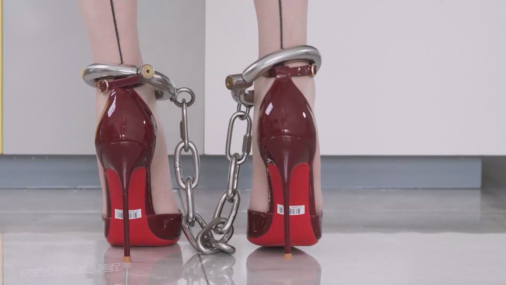 红高迎春 炮机强高 钢枷铐镣禁锢的红裙肉丝13CM红高跟+金属GS、TD、炮机与跑步机 预览图 5