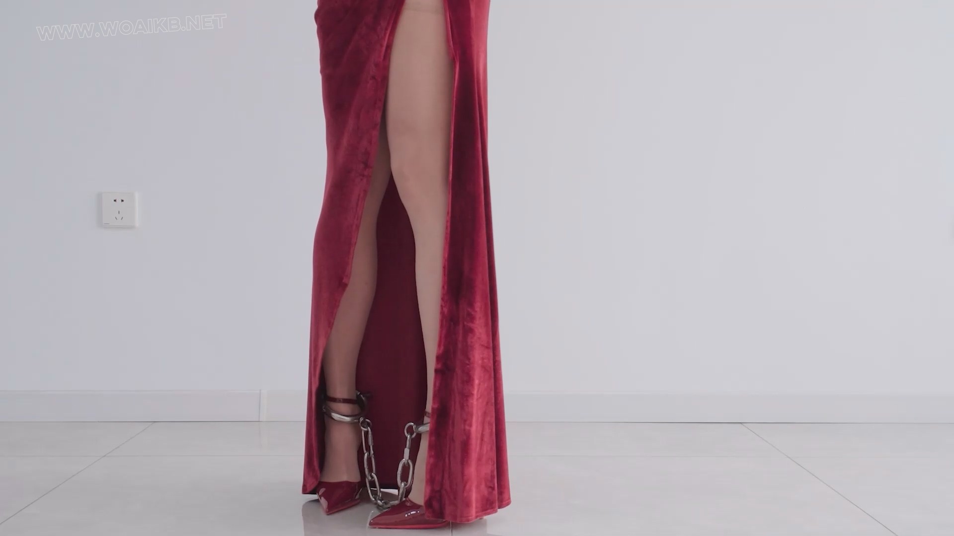 红高迎春 炮机强高 钢枷铐镣禁锢的红裙肉丝13CM红高跟+金属GS、TD、炮机与跑步机 预览图 7