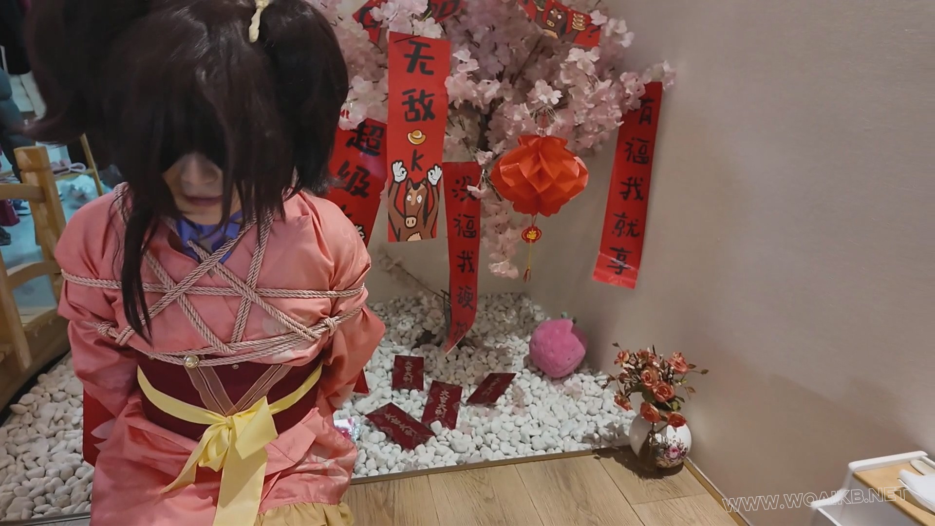 苏苏_新年快乐！无名海老缚m腿啵啵贝电击多次强高，吃手指，扇脸，口技记，tk，sp...