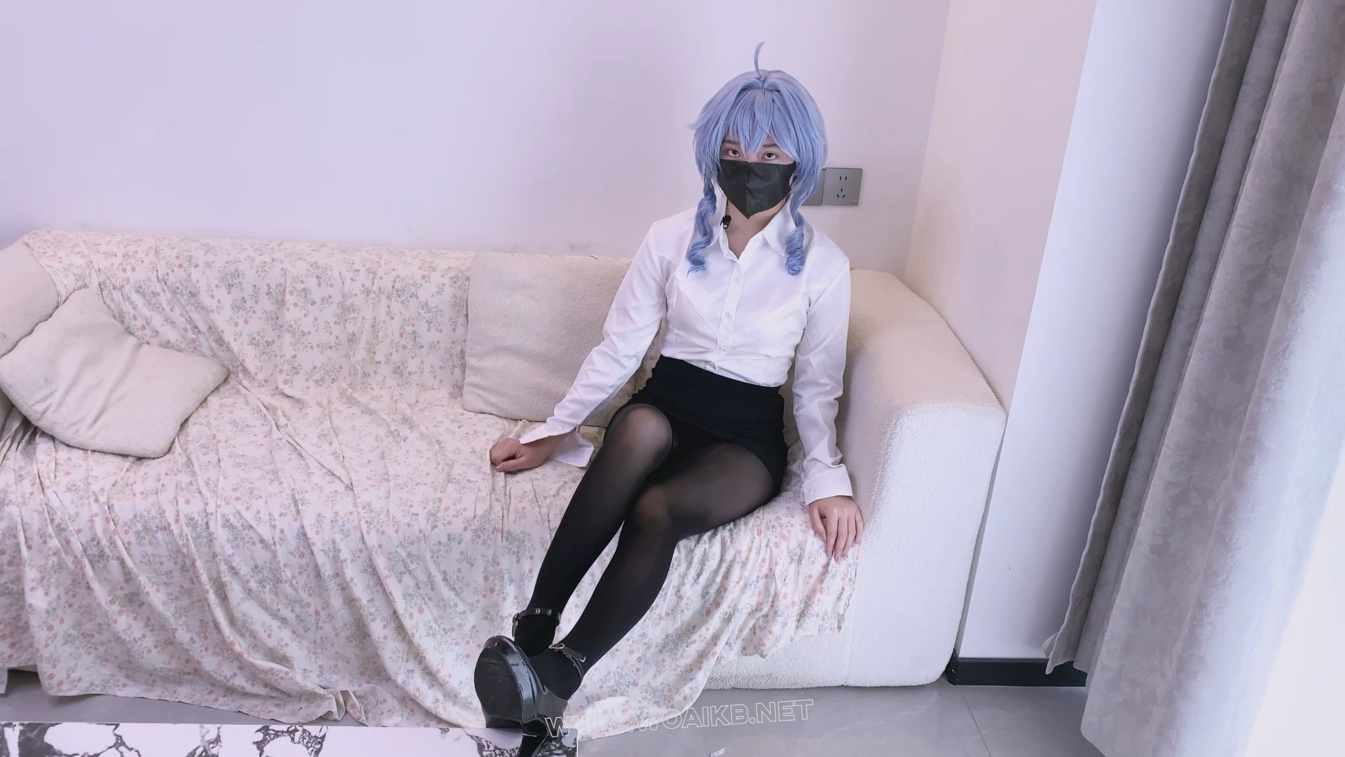 《二次元少女系》-客户定拍-第六集-甘雨秘书cos+诱骗摄影+下药迷晕+绑手绑脚+口球+... 预览图 1