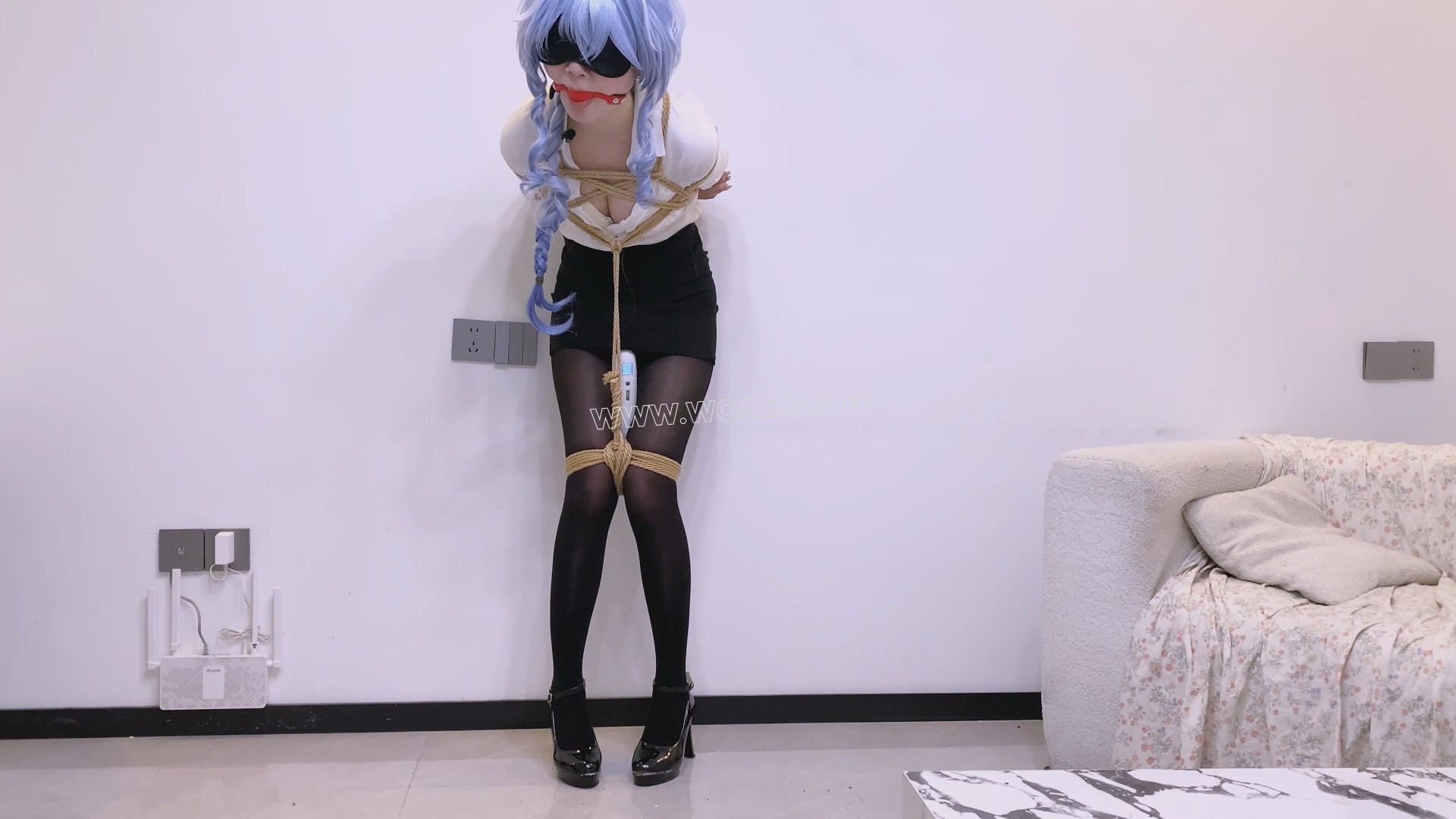 《二次元少女系》-客户定拍-第六集-甘雨秘书cos+诱骗摄影+下药迷晕+绑手绑脚+口球+... 预览图 18