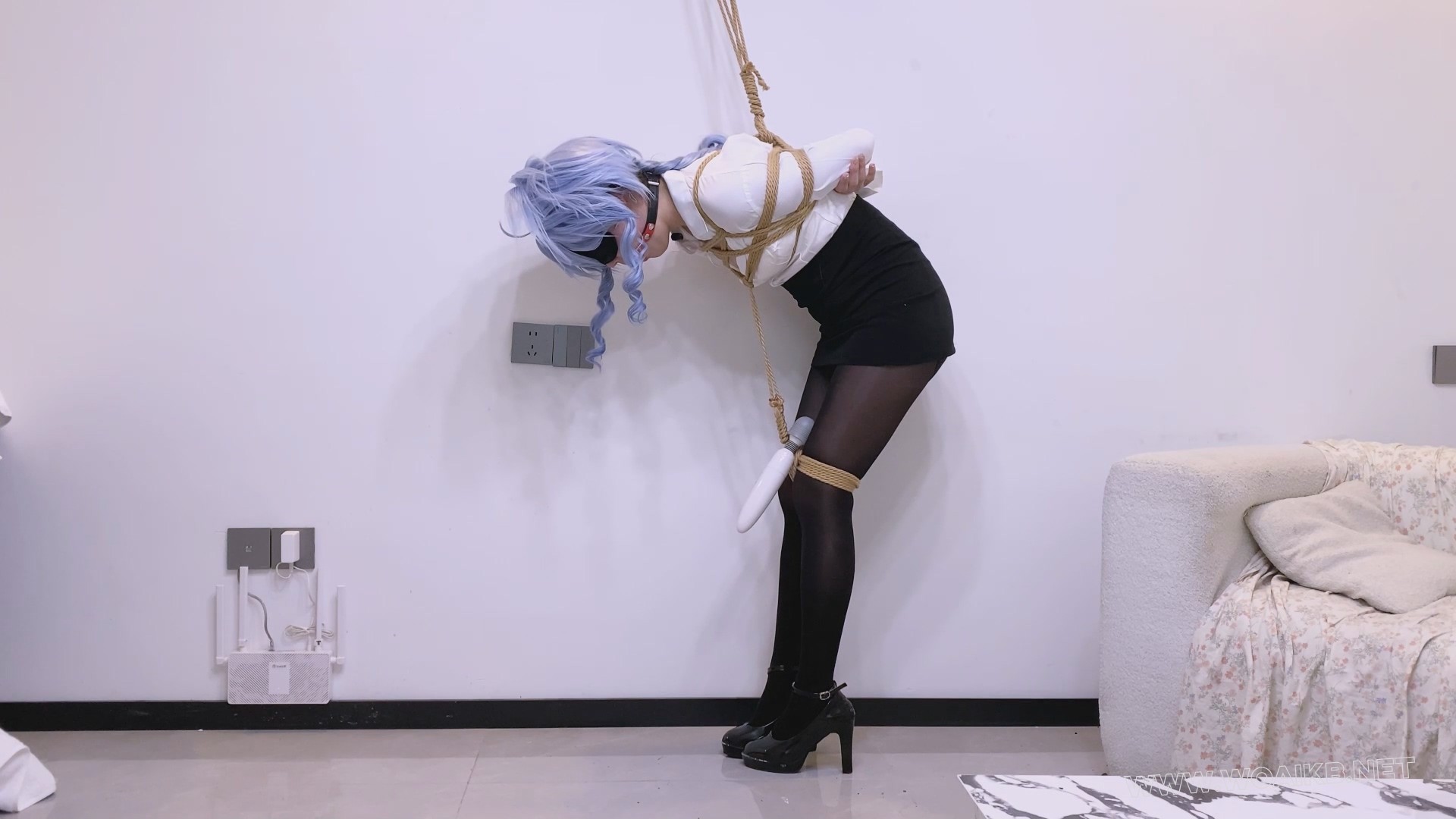 《二次元少女系》-客户定拍-第六集-甘雨秘书cos+诱骗摄影+下药迷晕+绑手绑脚+口球+... 预览图 20