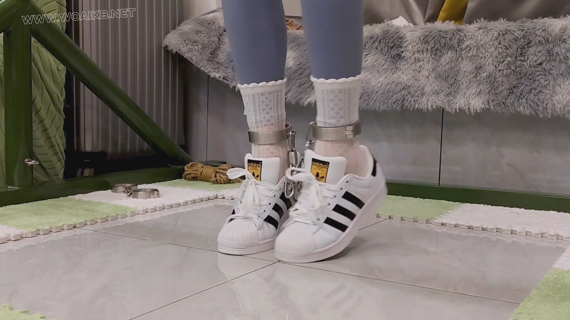 《被调教的薇薇》第六集 [定拍]-强制踮脚吊缚 第六集来了 薇薇被要求身穿瑜伽裤＋... 预览图 1