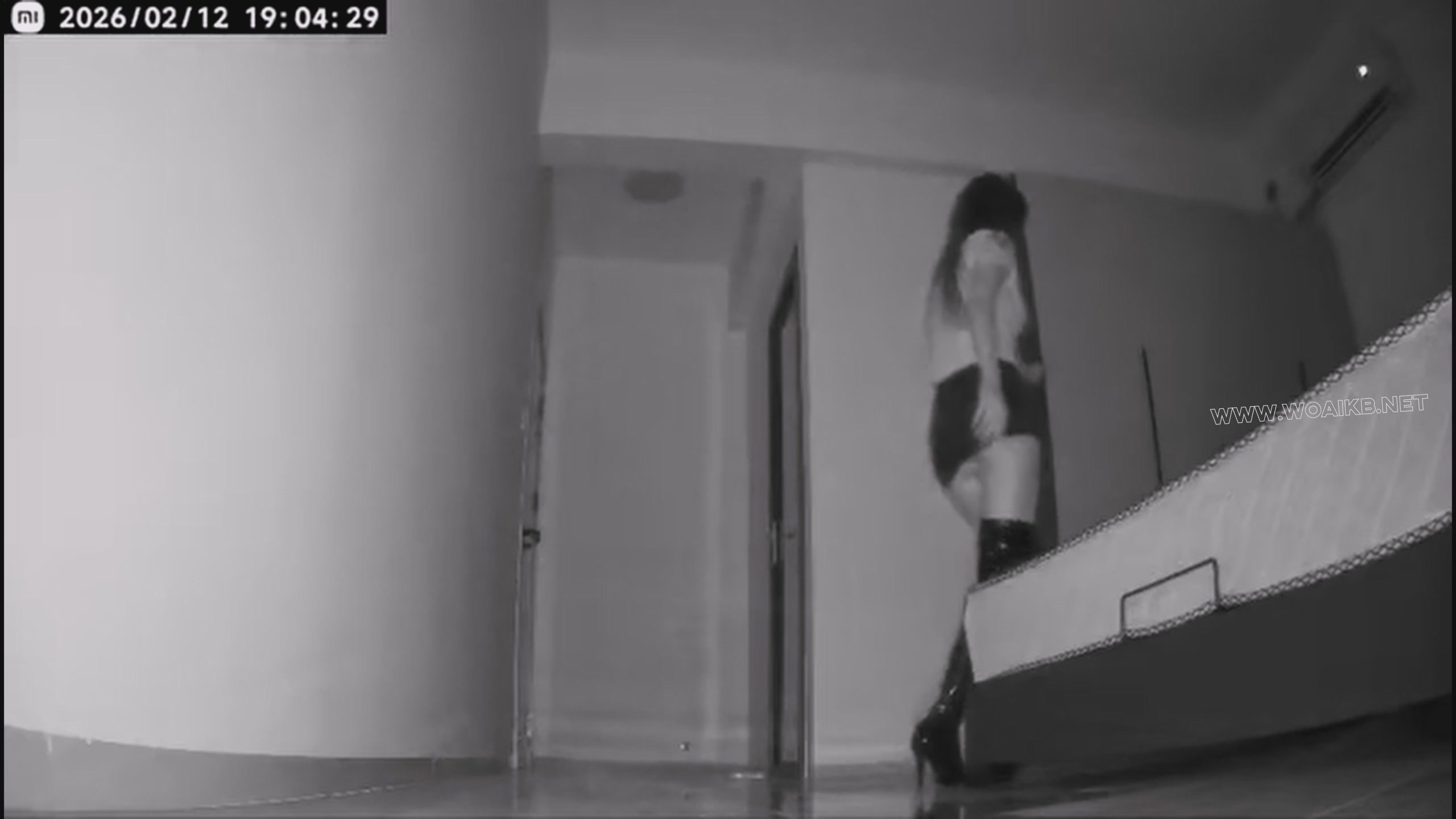 《欲望都市3》女侦探陷入陷阱被迷烟迷晕，J控夜视视角，躺在床上被这么玩弄，等女... 预览图 3