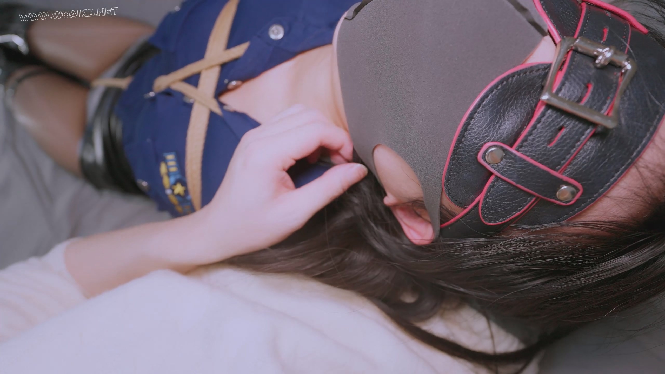 《欲望都市3》女侦探陷入陷阱被迷烟迷晕，J控夜视视角，躺在床上被这么玩弄，等女... 预览图 7