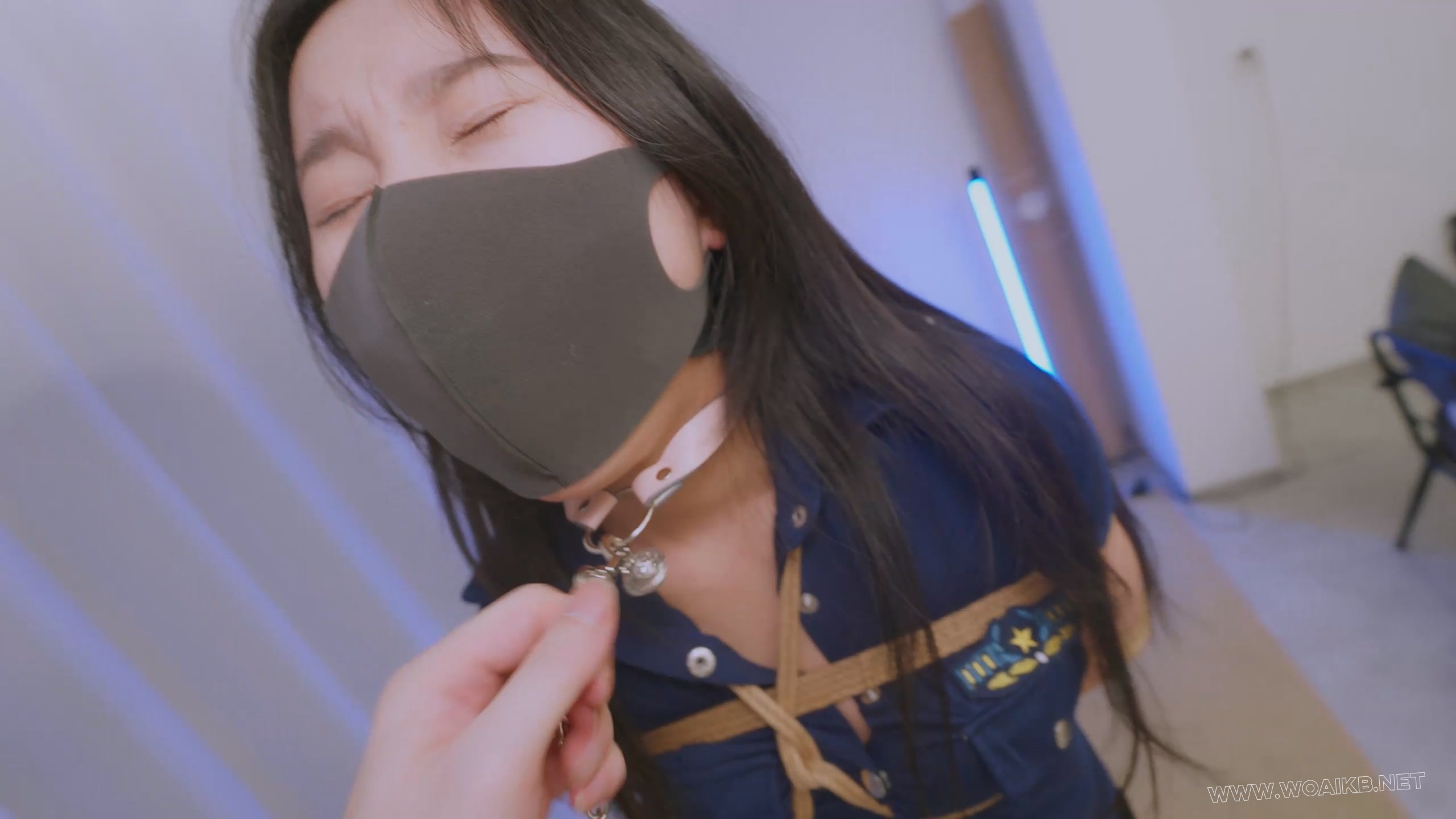 《欲望都市3》女侦探陷入陷阱被迷烟迷晕，J控夜视视角，躺在床上被这么玩弄，等女... 预览图 17