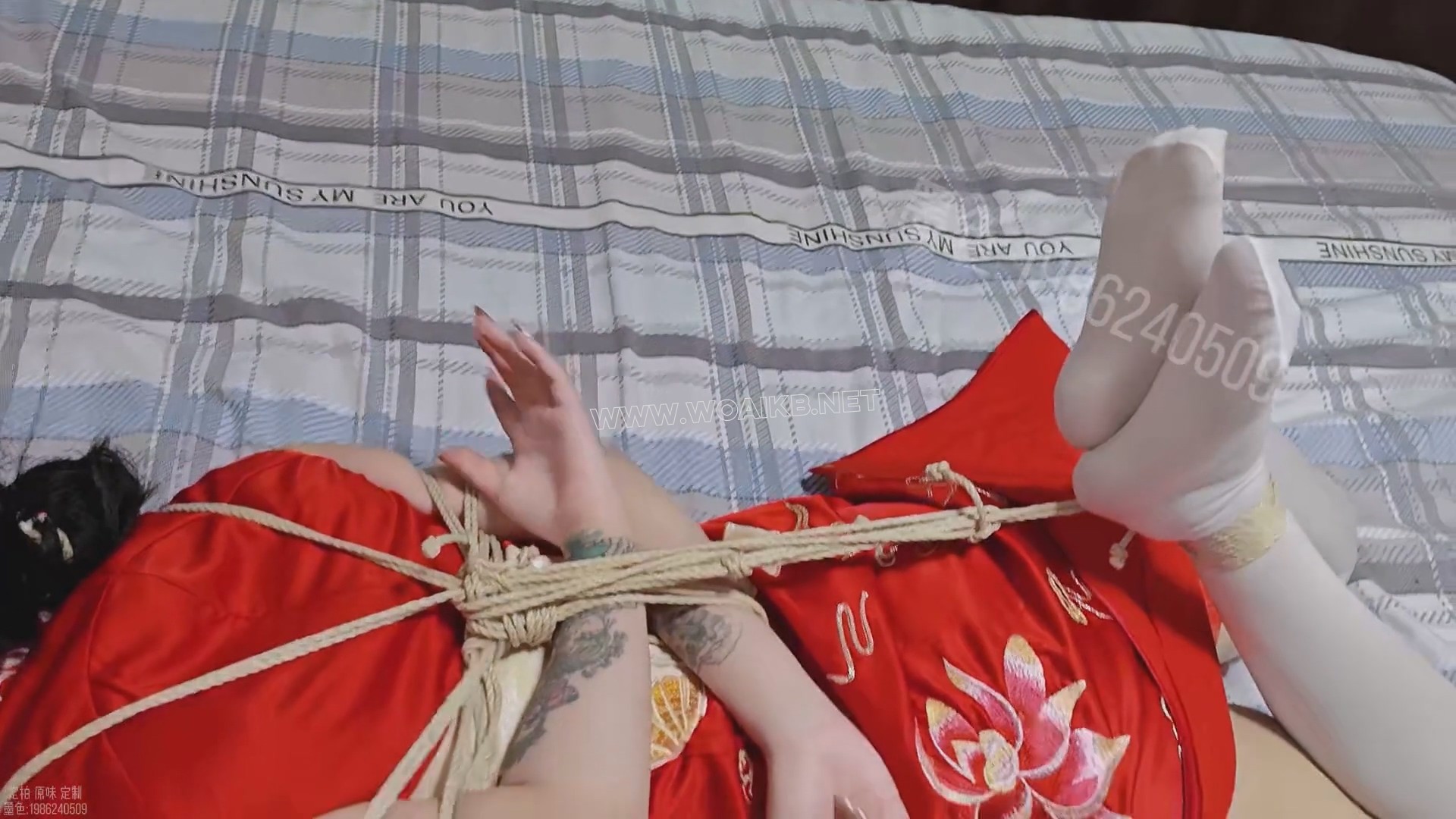 旗袍驷马震动棒强高 脱内裤塞嘴 模拟中式新娘被捆绑 盖红盖头吃东西 预览图 6