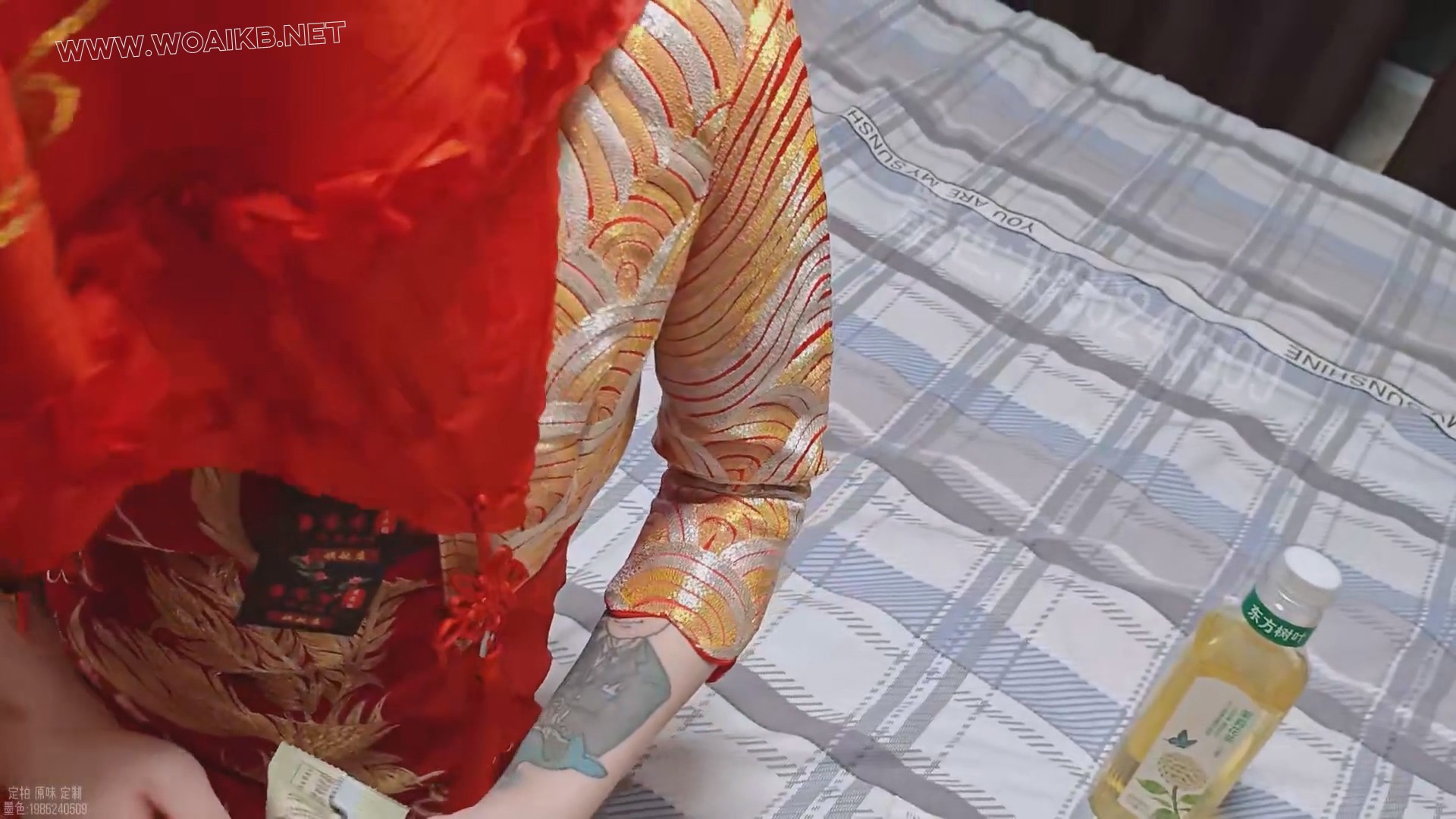 旗袍驷马震动棒强高 脱内裤塞嘴 模拟中式新娘被捆绑 盖红盖头吃东西 预览图 19