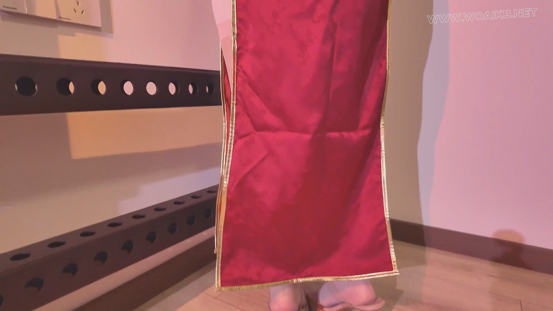 《柴郡贺岁一字马人体春联》-海砂— 极限一字马人体春联采访，鼻勾细绳捆脚趾