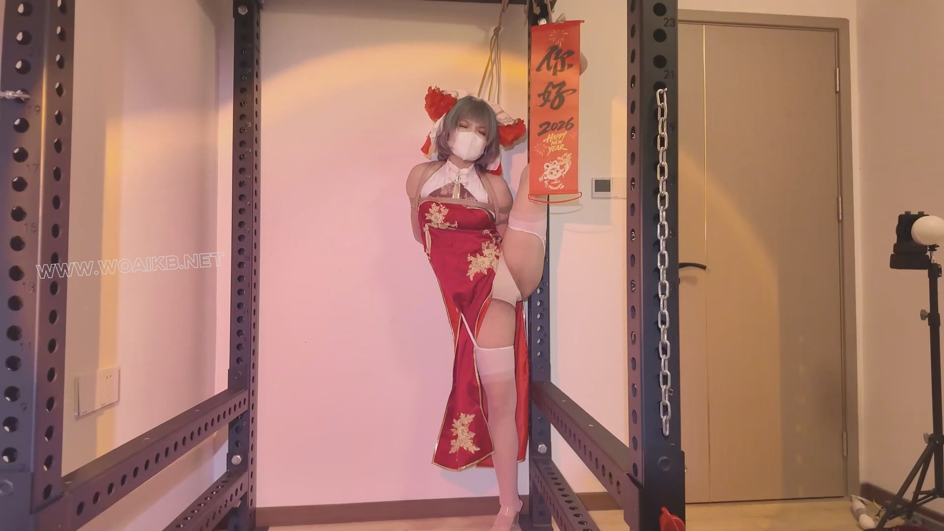 《柴郡贺岁一字马人体春联》-海砂— 极限一字马人体春联采访，鼻勾细绳捆脚趾 预览图 5