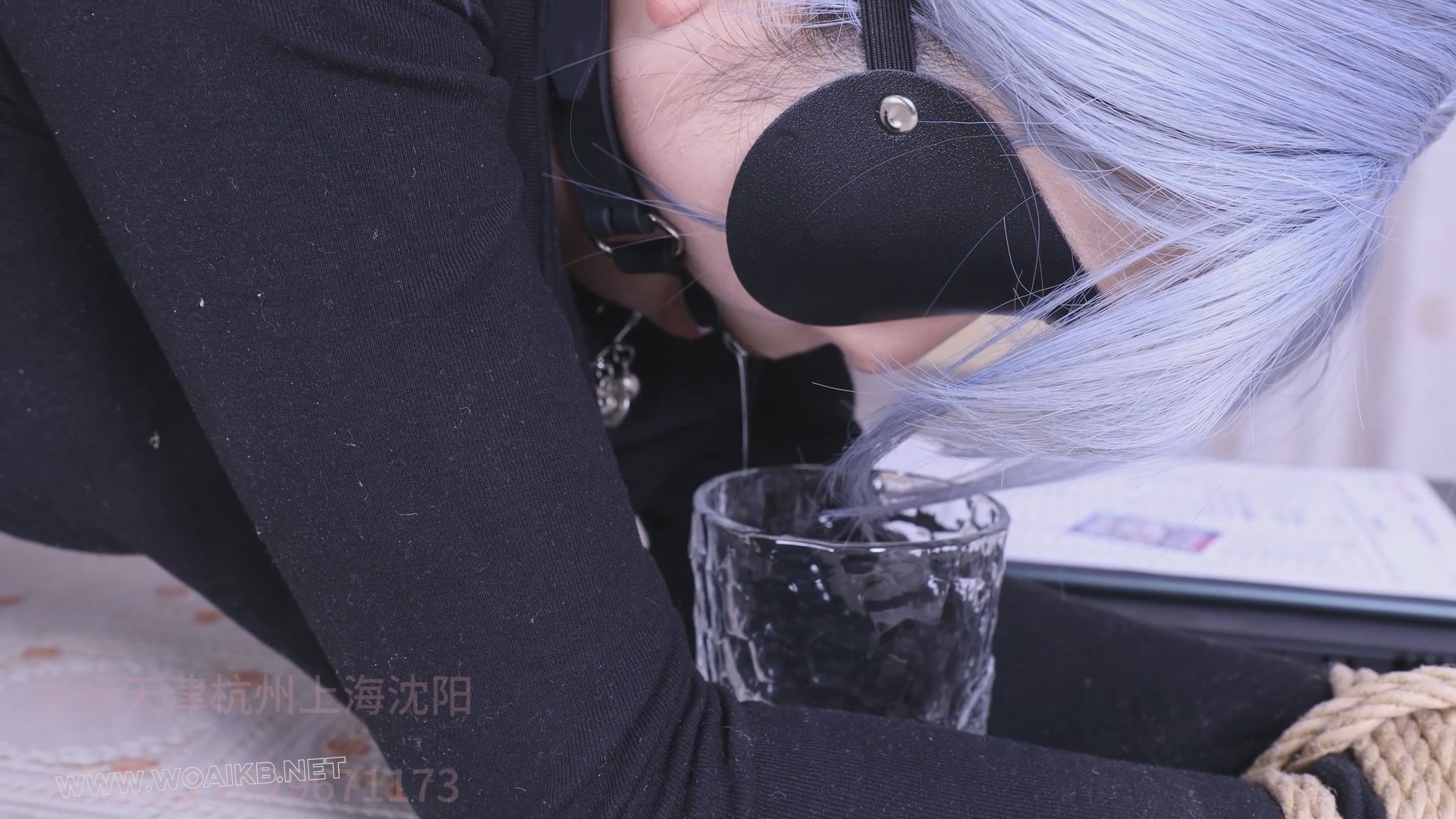 女总裁雪儿羞耻姿势play，被对象在办公室捆绑放置，口水收集，qg 预览图 13